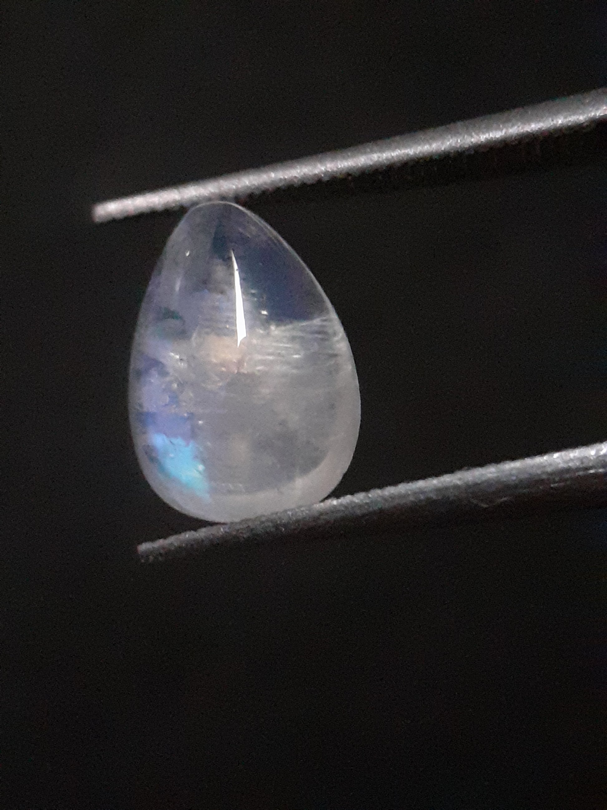 Natural Moonstone - blue adularescence - 1.650 ct - pear - Natural Gems Belgium