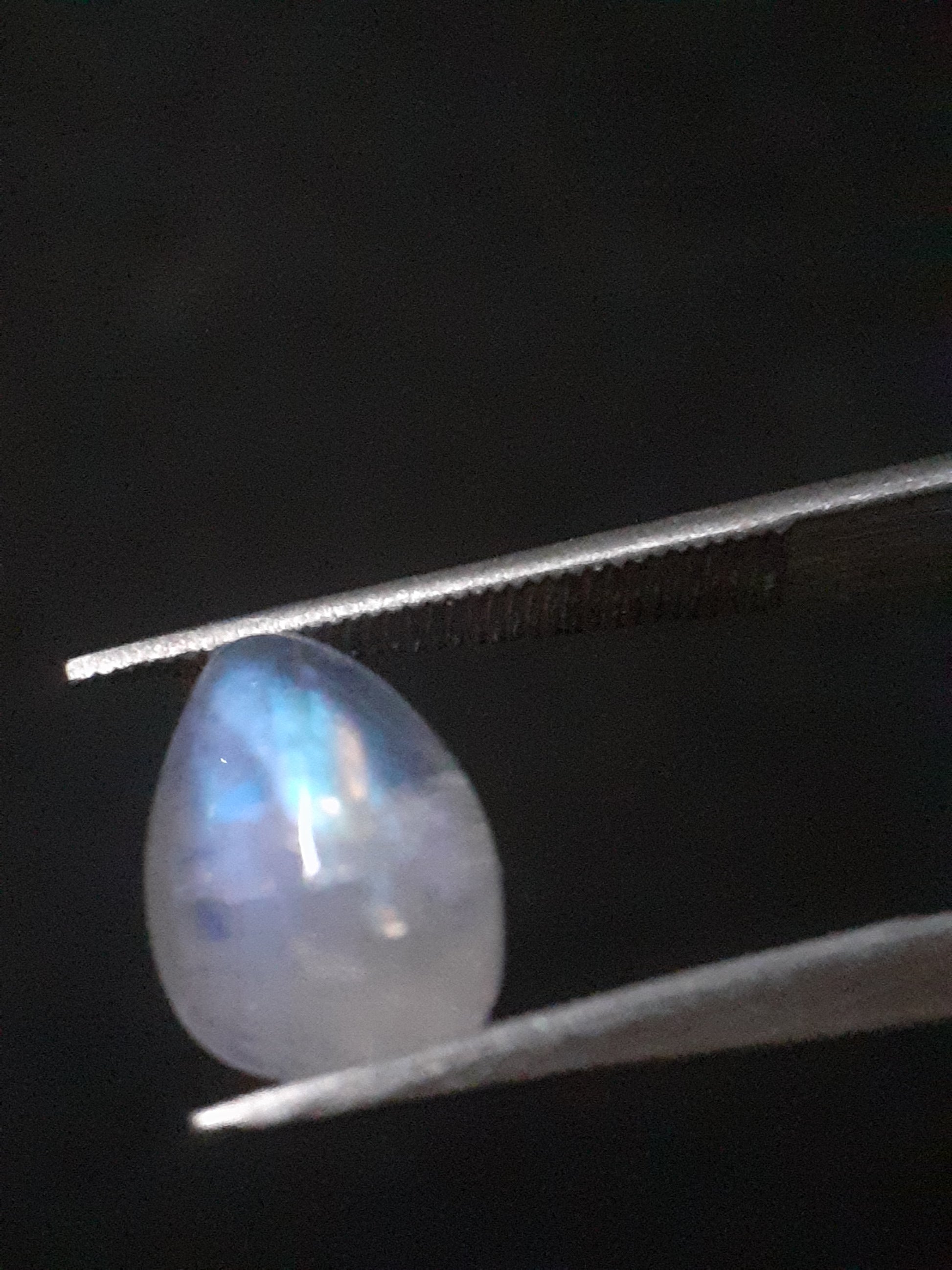 Natural Moonstone - blue adularescence - 1.650 ct - pear - Natural Gems Belgium