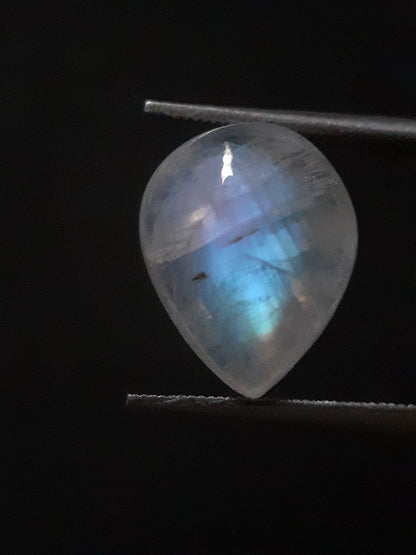 Natural Moonstone - blue adularescence - 3.935 ct - pear - Natural Gems Belgium