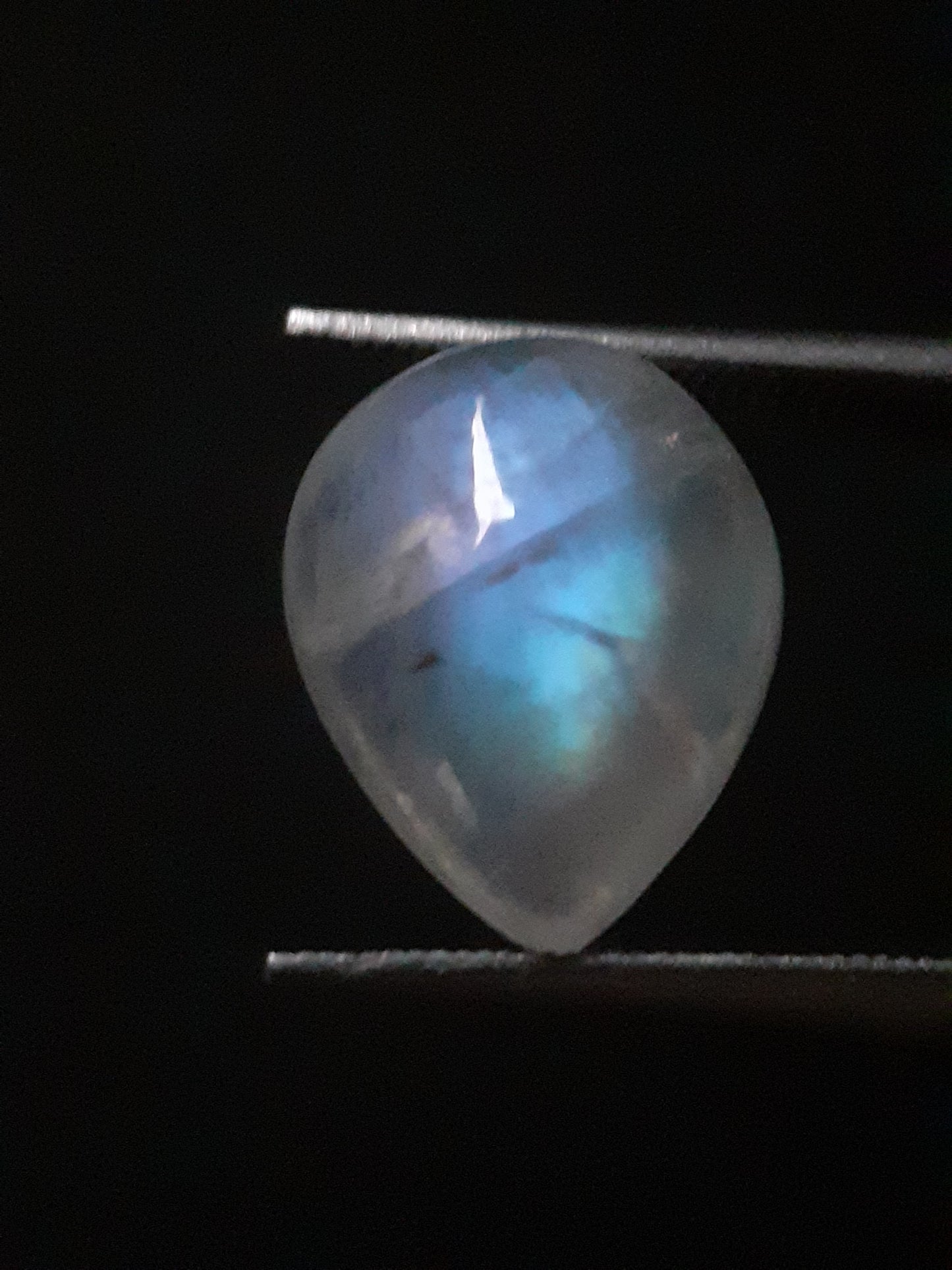 Natural Moonstone - blue adularescence - 3.935 ct - pear - Natural Gems Belgium