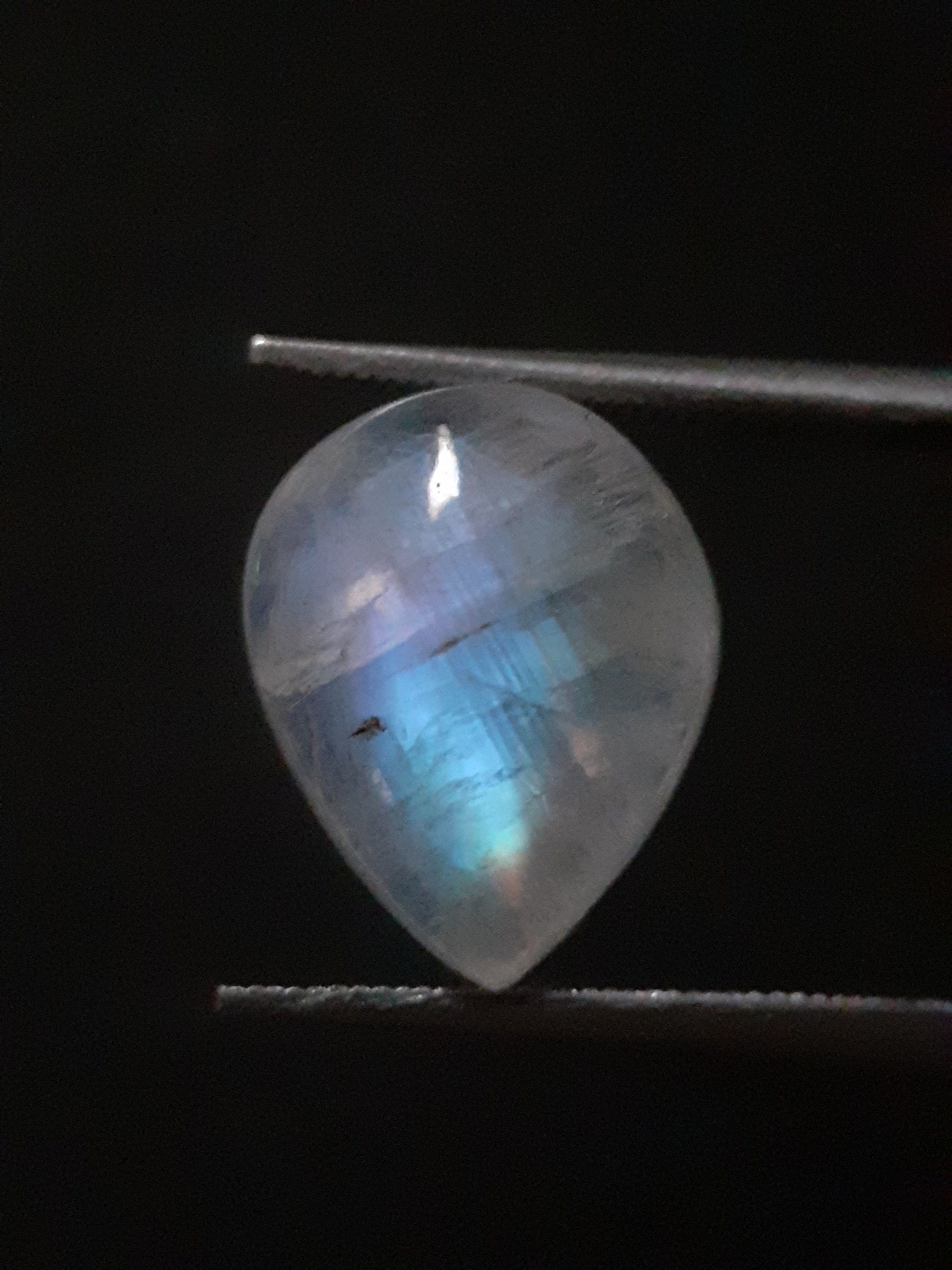 Natural Moonstone - blue adularescence - 3.935 ct - pear - Natural Gems Belgium