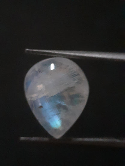 Natural Moonstone - blue adularescence - 3.935 ct - pear - Natural Gems Belgium