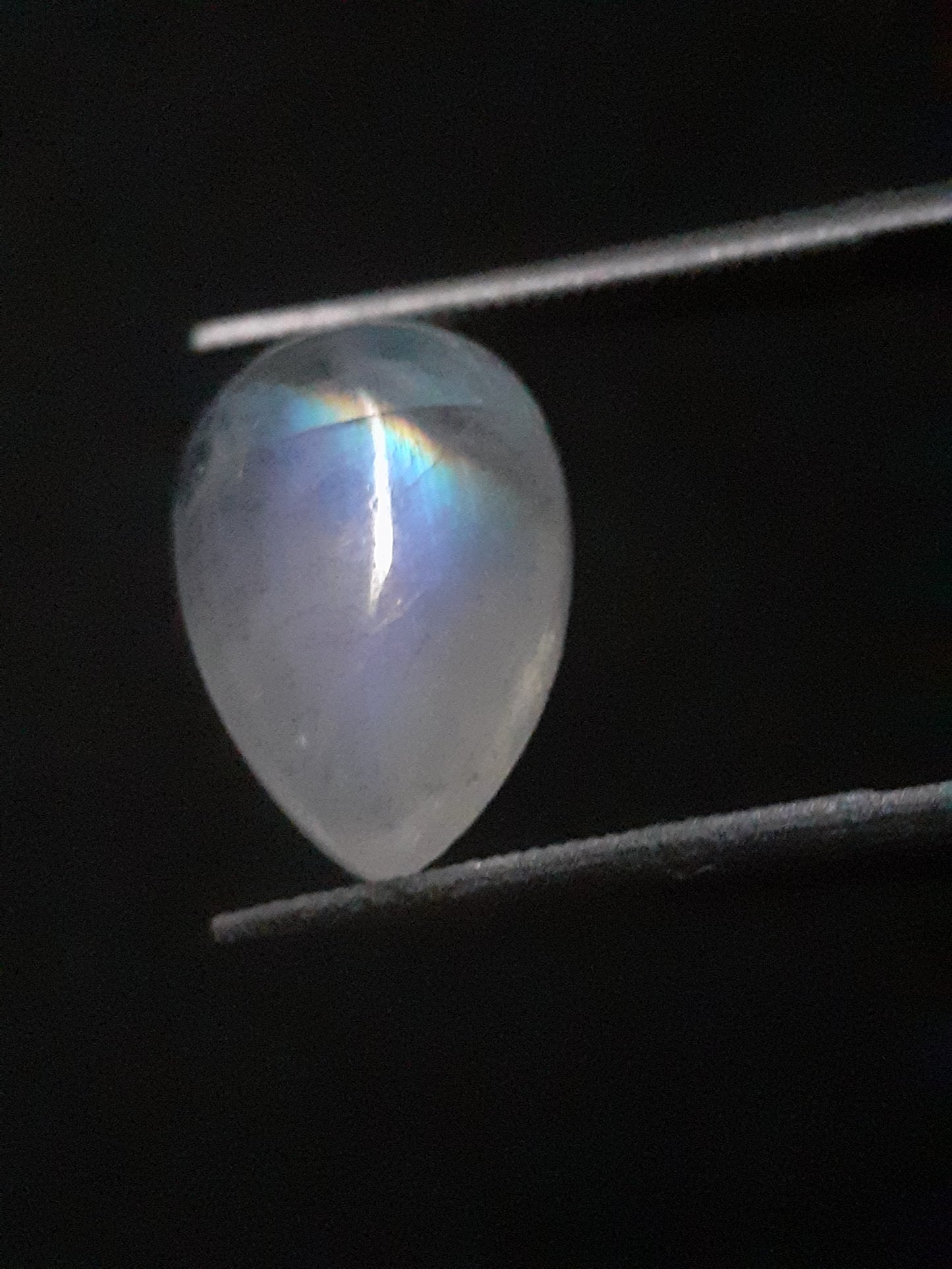 Natural Moonstone - yellow and blue adularescence - 3.304 ct - pear - Natural Gems Belgium