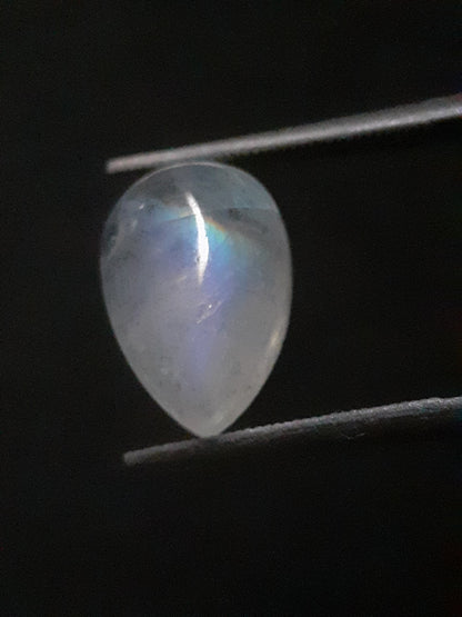 Natural Moonstone - yellow and blue adularescence - 3.304 ct - pear - Natural Gems Belgium