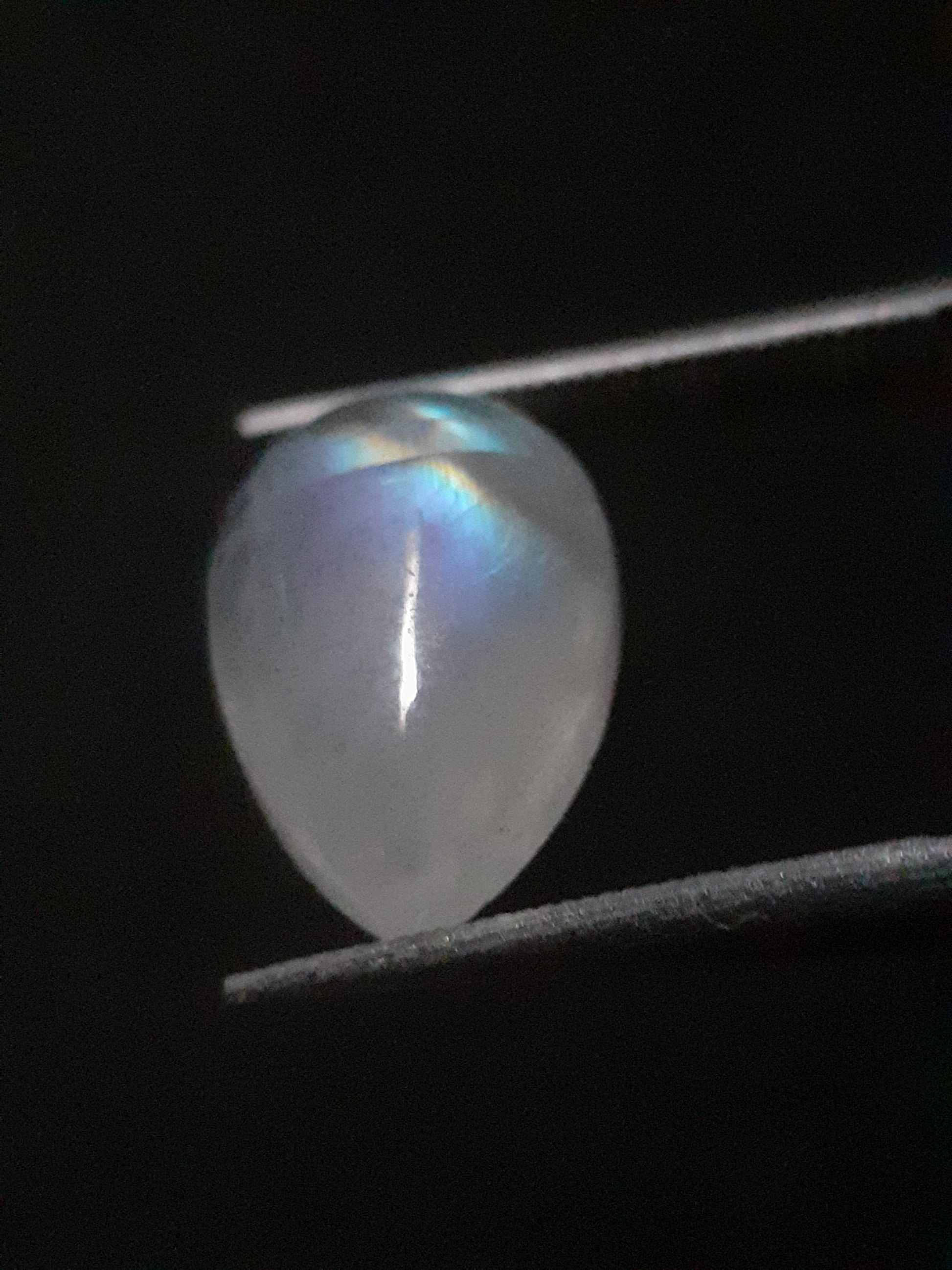 Natural Moonstone - yellow and blue adularescence - 3.304 ct - pear - Natural Gems Belgium