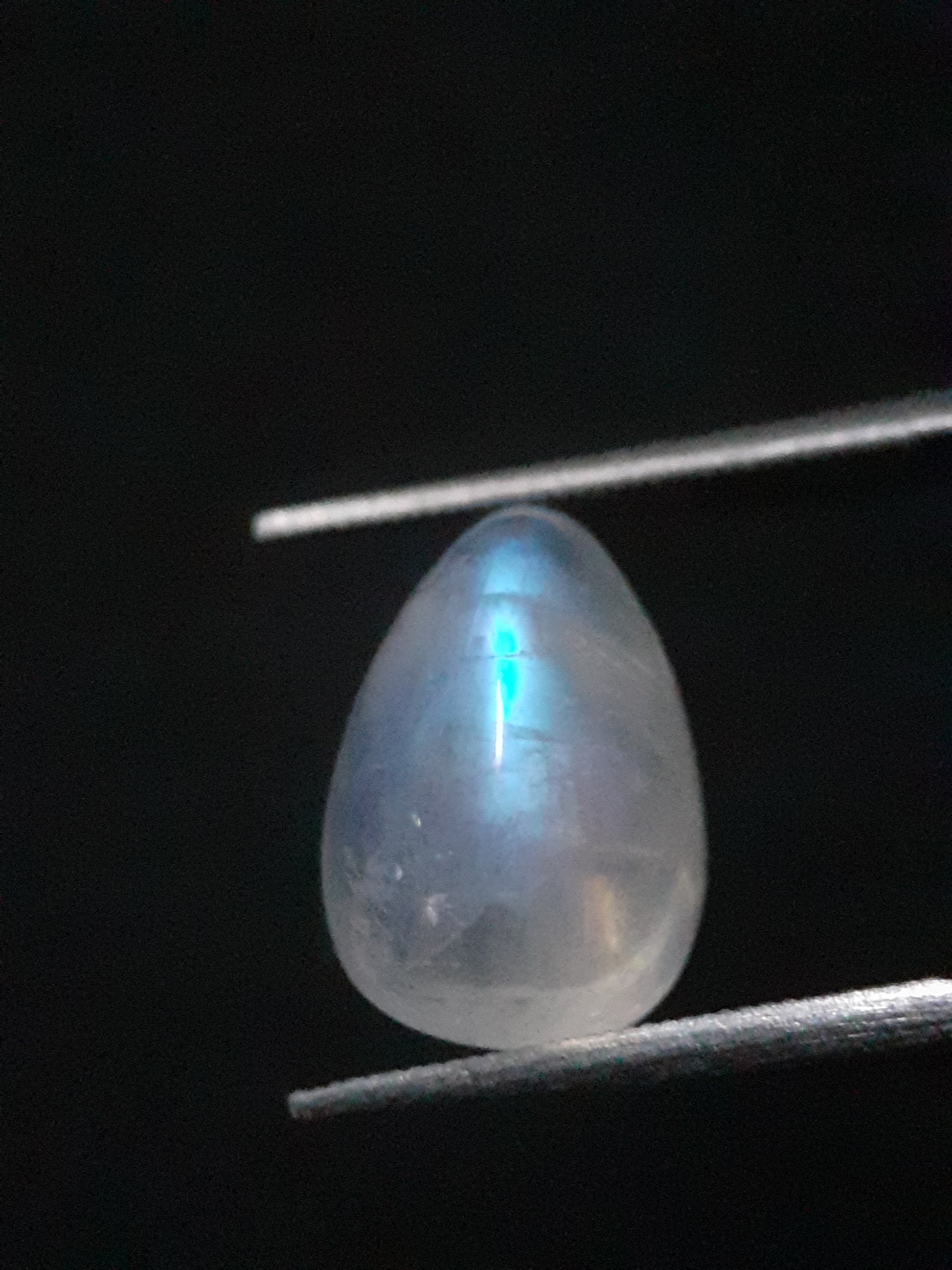 Natural Moonstone - blue adularescence - 3.553 ct - pear - Natural Gems Belgium