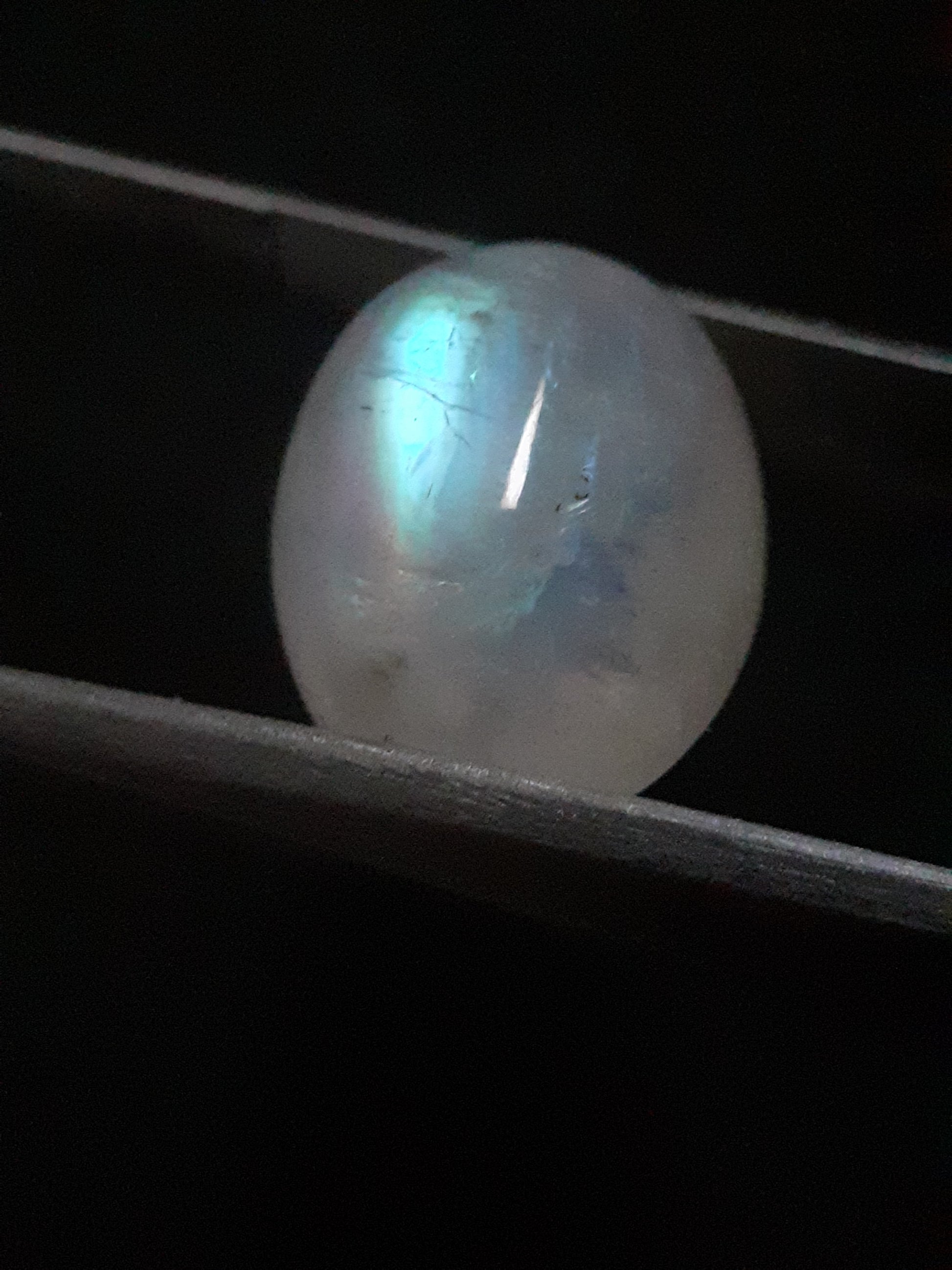 Natural Moonstone - greenish blue adularescence - 13.385 ct - oval cabochon - Natural Gems Belgium