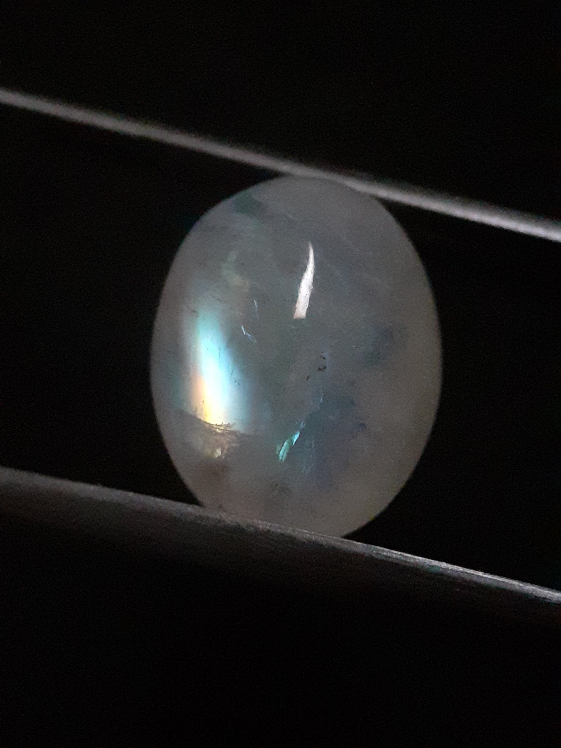 Natural Moonstone - greenish blue adularescence - 13.385 ct - oval cabochon - Natural Gems Belgium