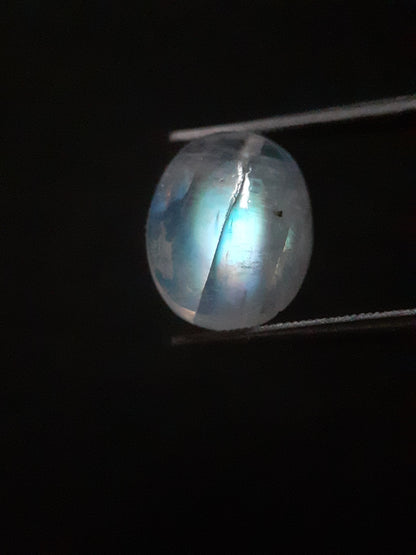 Natural Moonstone - light blue adularescence - 4.160 ct - oval cabochon - Natural Gems Belgium