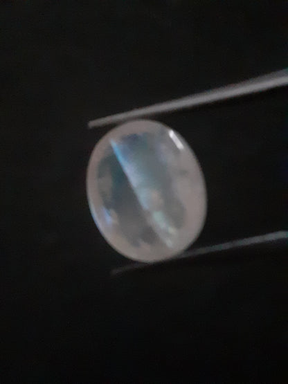 Natural Moonstone - light blue adularescence - 4.160 ct - oval cabochon - Natural Gems Belgium