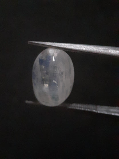 Natural Moonstone - light blue and blue adularescence - 4.478 ct - oval cabochon - Natural Gems Belgium