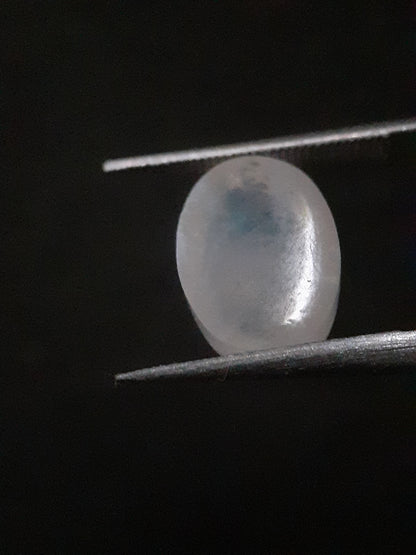 Natural Moonstone - light blue adularescence - 4.148 ct - oval cabochon - Natural Gems Belgium