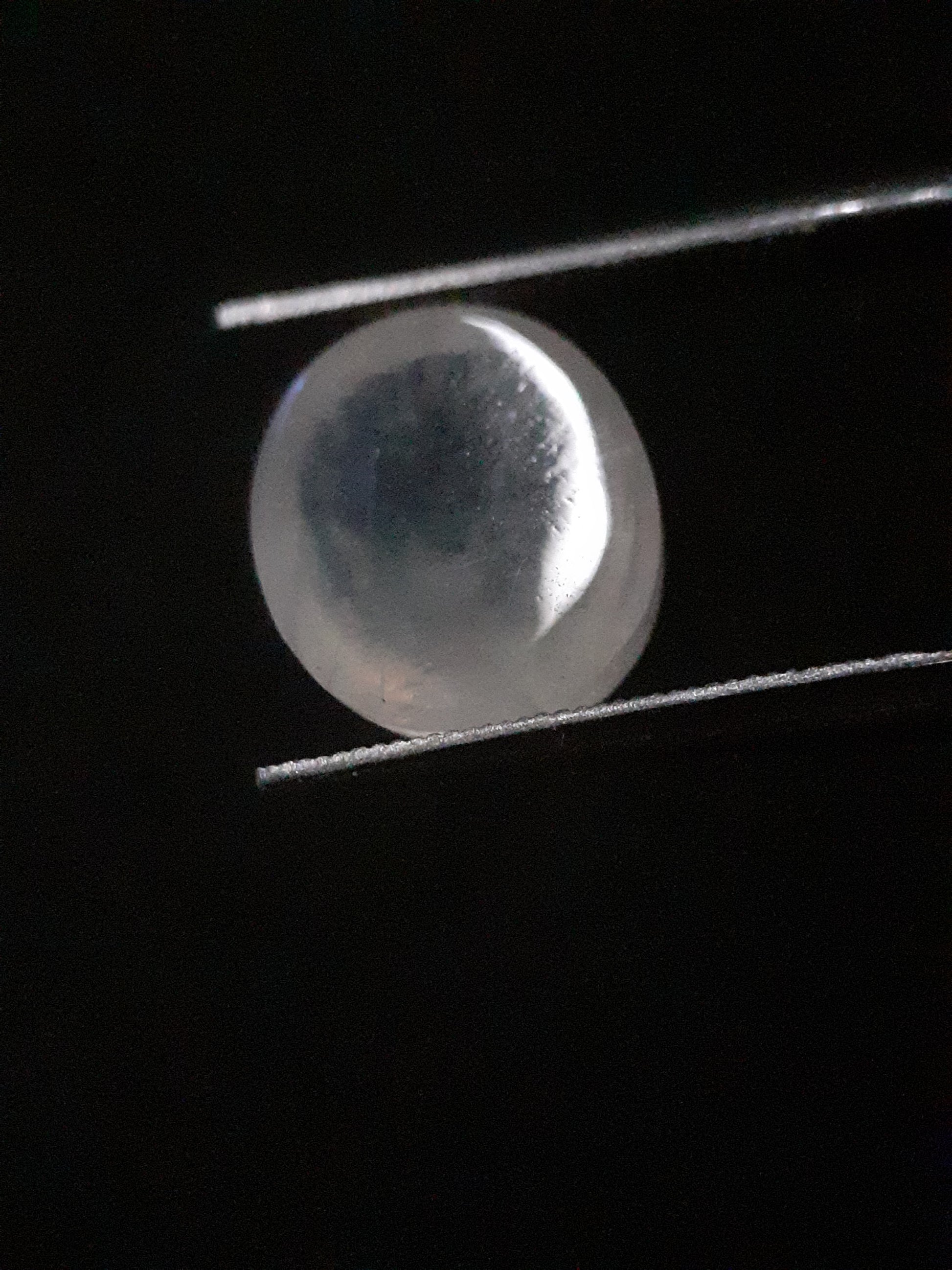 Natural Moonstone - faint blue adularescence - 3.518 ct - oval cabochon - Natural Gems Belgium