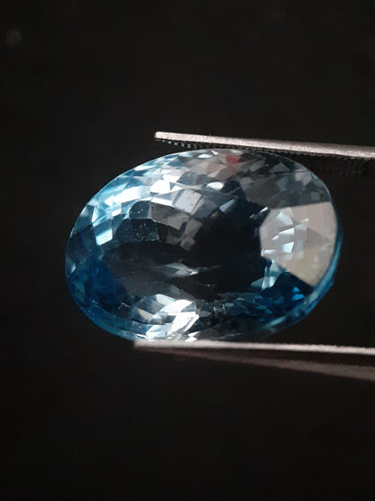 Natural Swiss Blue Topaz - 19.978 ct -oval - irradiated - certified natural - Natural Gems Belgium