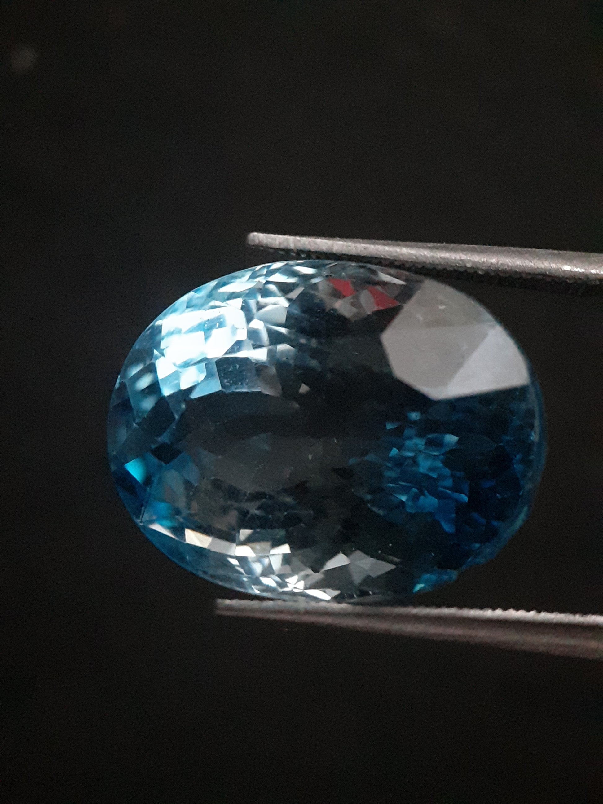 Natural Swiss Blue Topaz - 19.978 ct -oval - irradiated - certified natural - Natural Gems Belgium