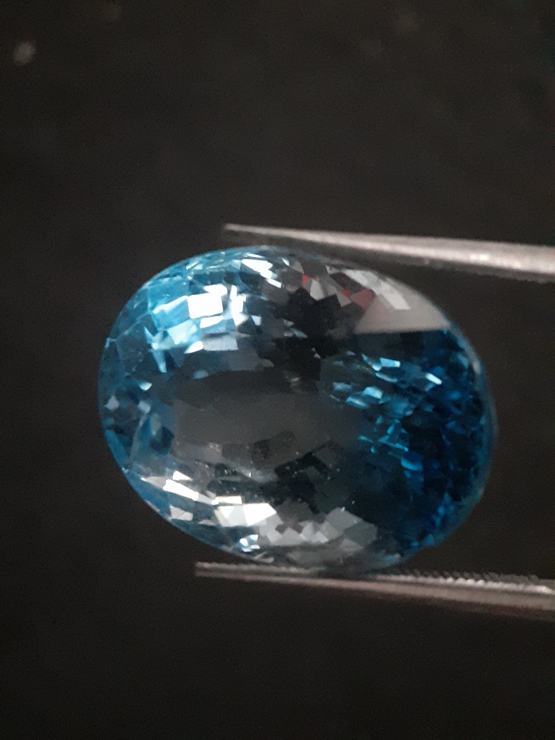 Natural Swiss Blue Topaz - 19.978 ct -oval - irradiated - certified natural - Natural Gems Belgium