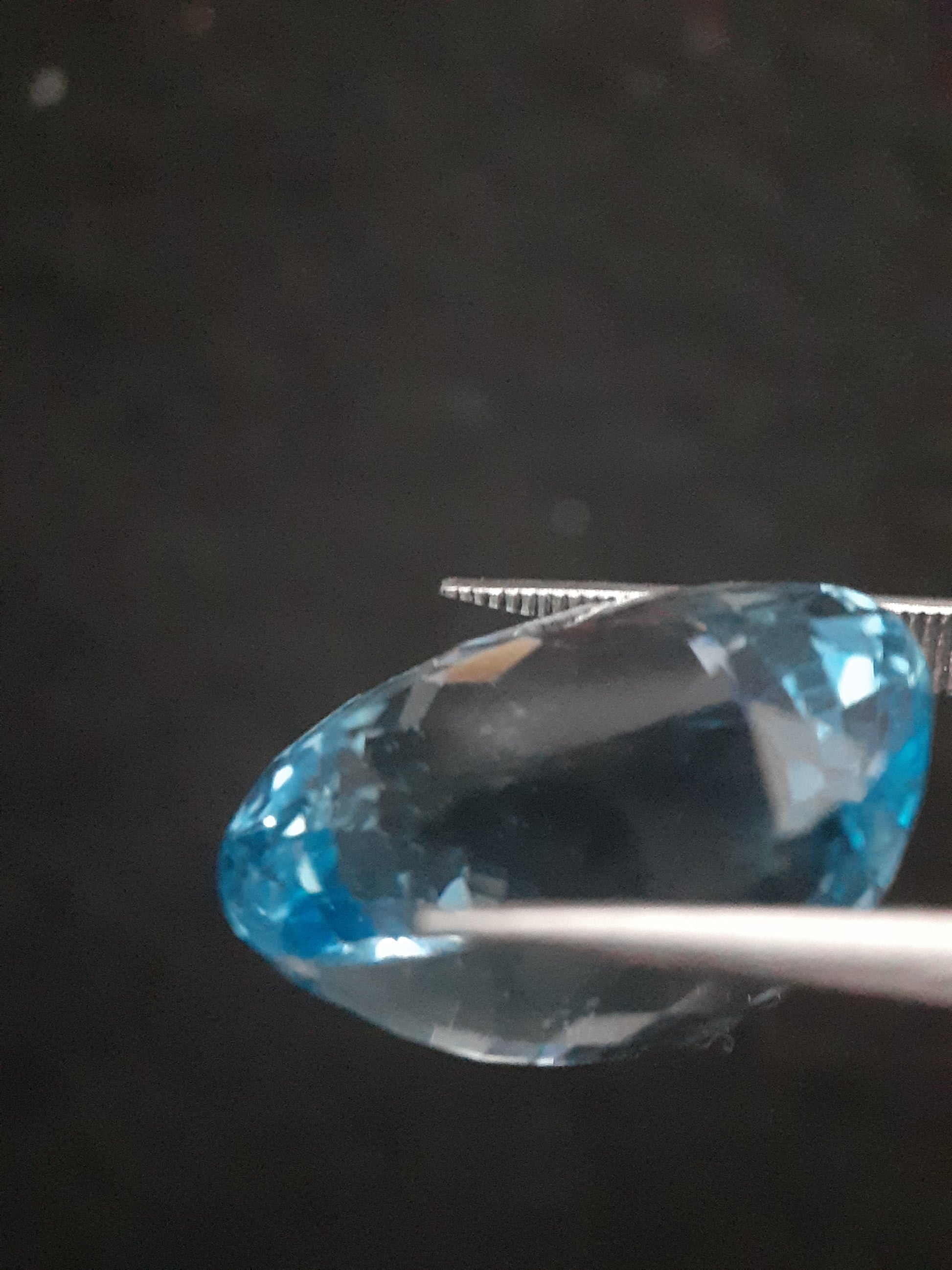 Natural Swiss Blue Topaz - 19.978 ct -oval - irradiated - certified natural - Natural Gems Belgium