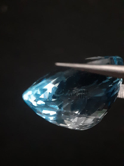 Natural Swiss Blue Topaz - 19.978 ct -oval - irradiated - certified natural - Natural Gems Belgium