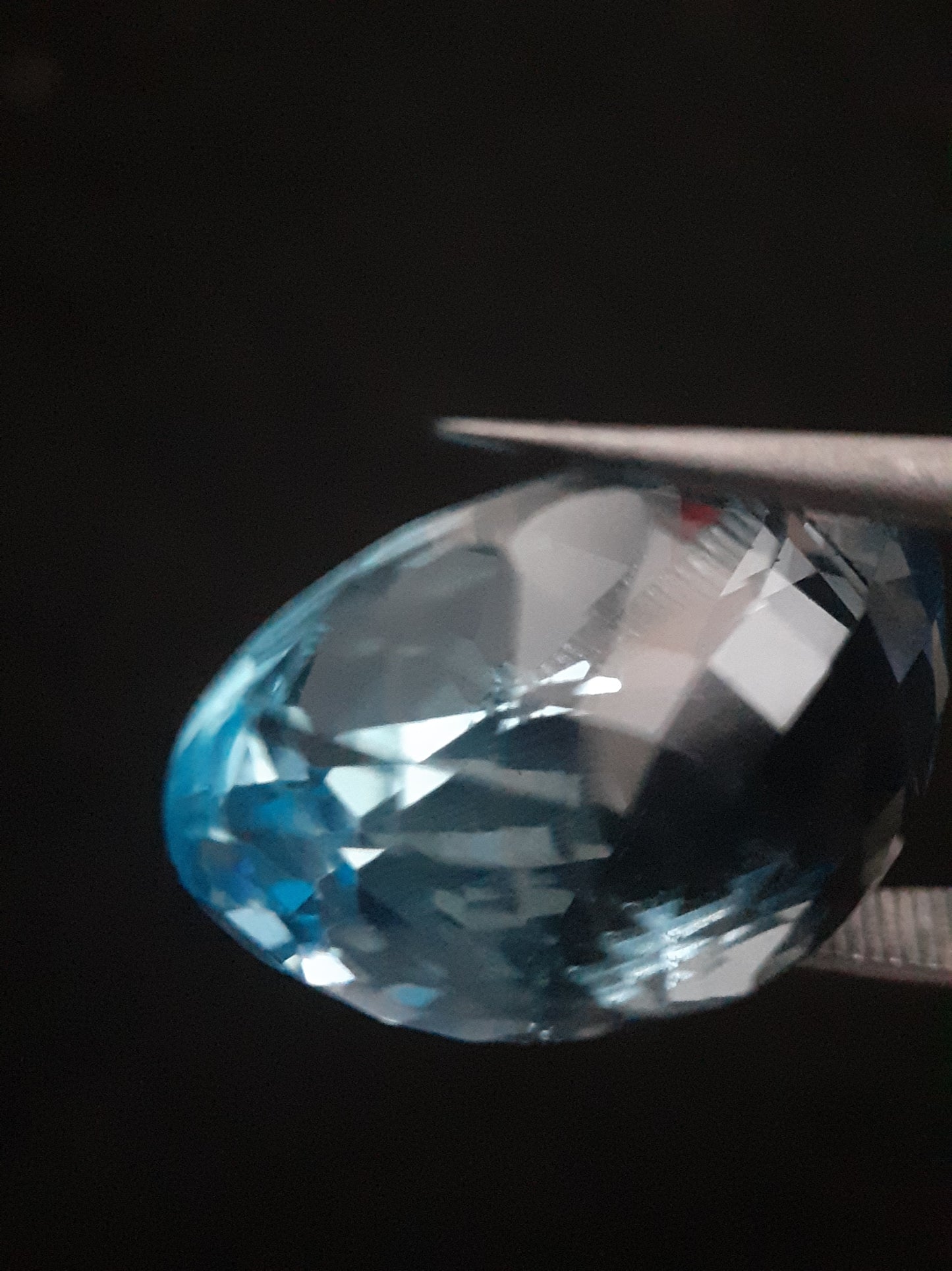 Natural Swiss Blue Topaz - 19.978 ct -oval - irradiated - certified natural - Natural Gems Belgium