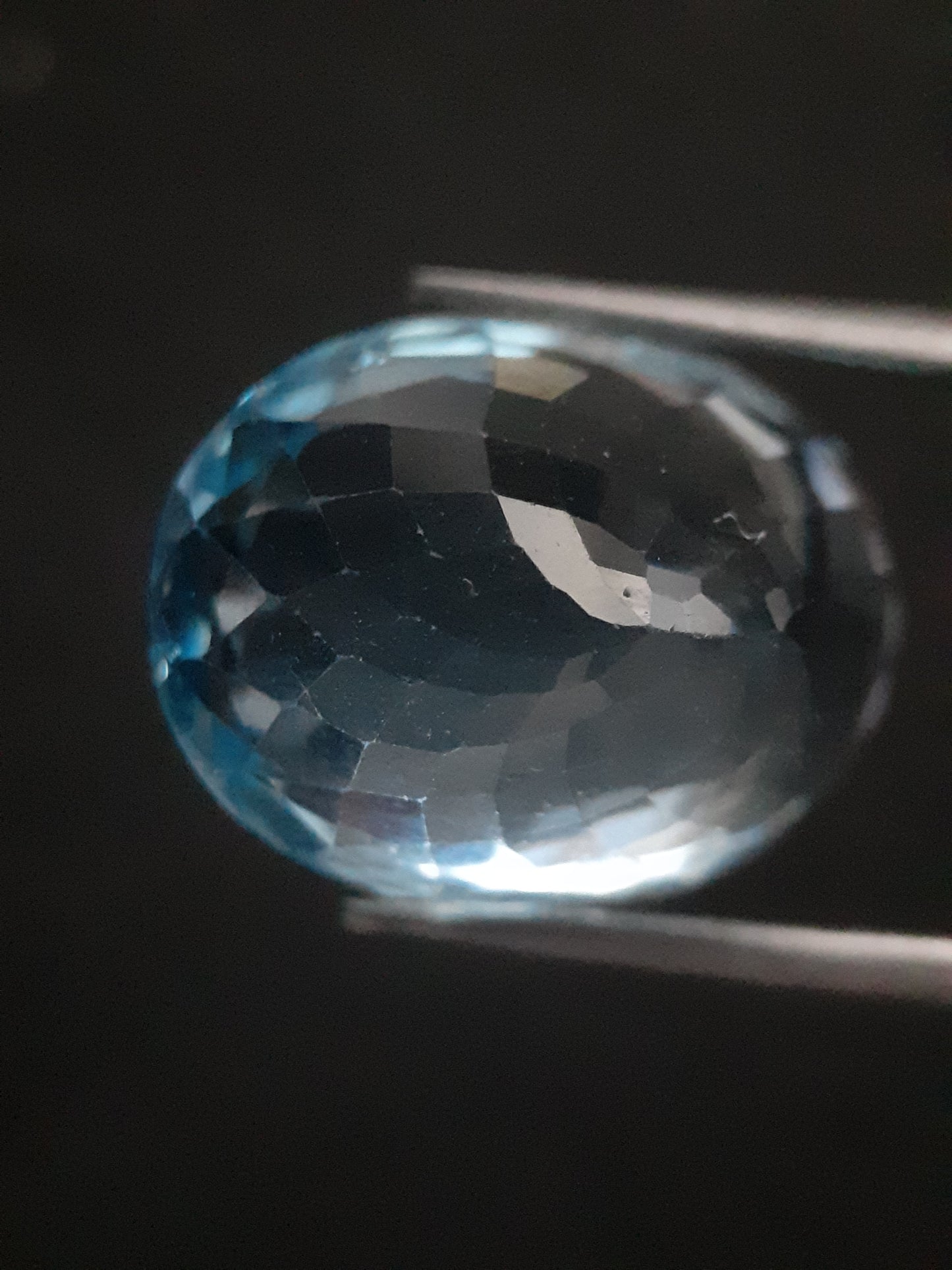 Natural Swiss Blue Topaz - 19.978 ct -oval - irradiated - certified natural - Natural Gems Belgium