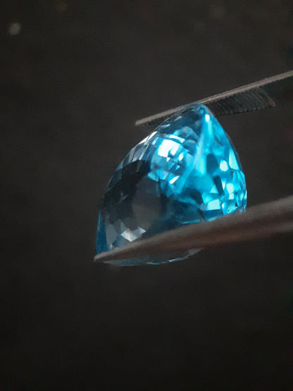 Natural Swiss Blue Topaz - 19.978 ct -oval - irradiated - certified natural - Natural Gems Belgium