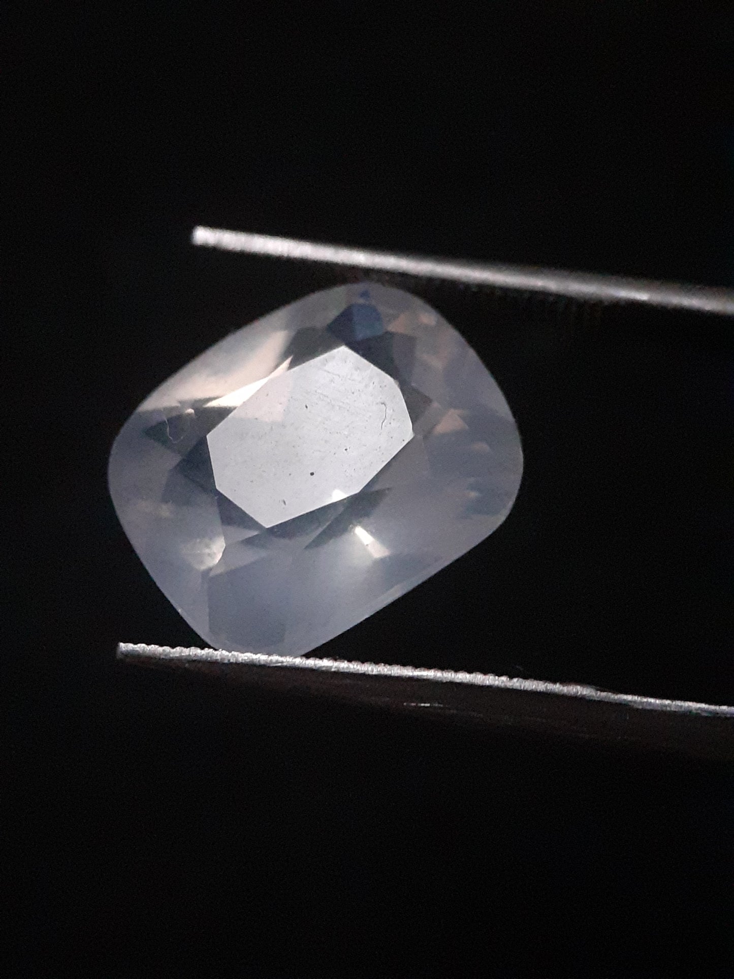 Natural Moonstone faceted - slight bluish adularescence - 4.789 ct - Cushion - Natural Gems Belgium