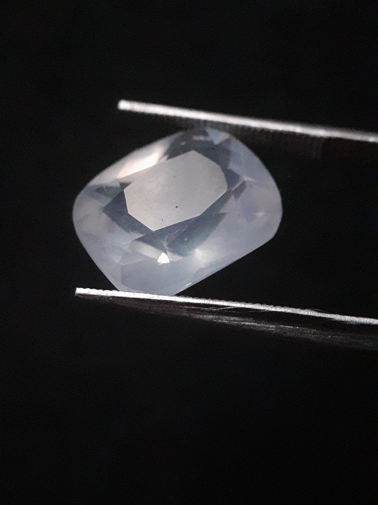 Natural Moonstone faceted - slight bluish adularescence - 4.789 ct - Cushion - Natural Gems Belgium