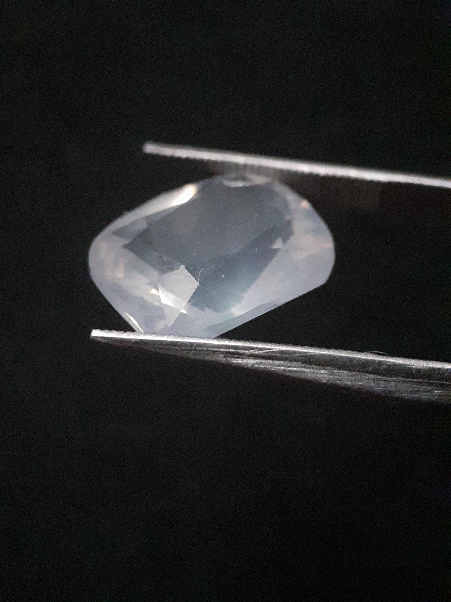 Natural Moonstone faceted - slight bluish adularescence - 4.789 ct - Cushion - Natural Gems Belgium