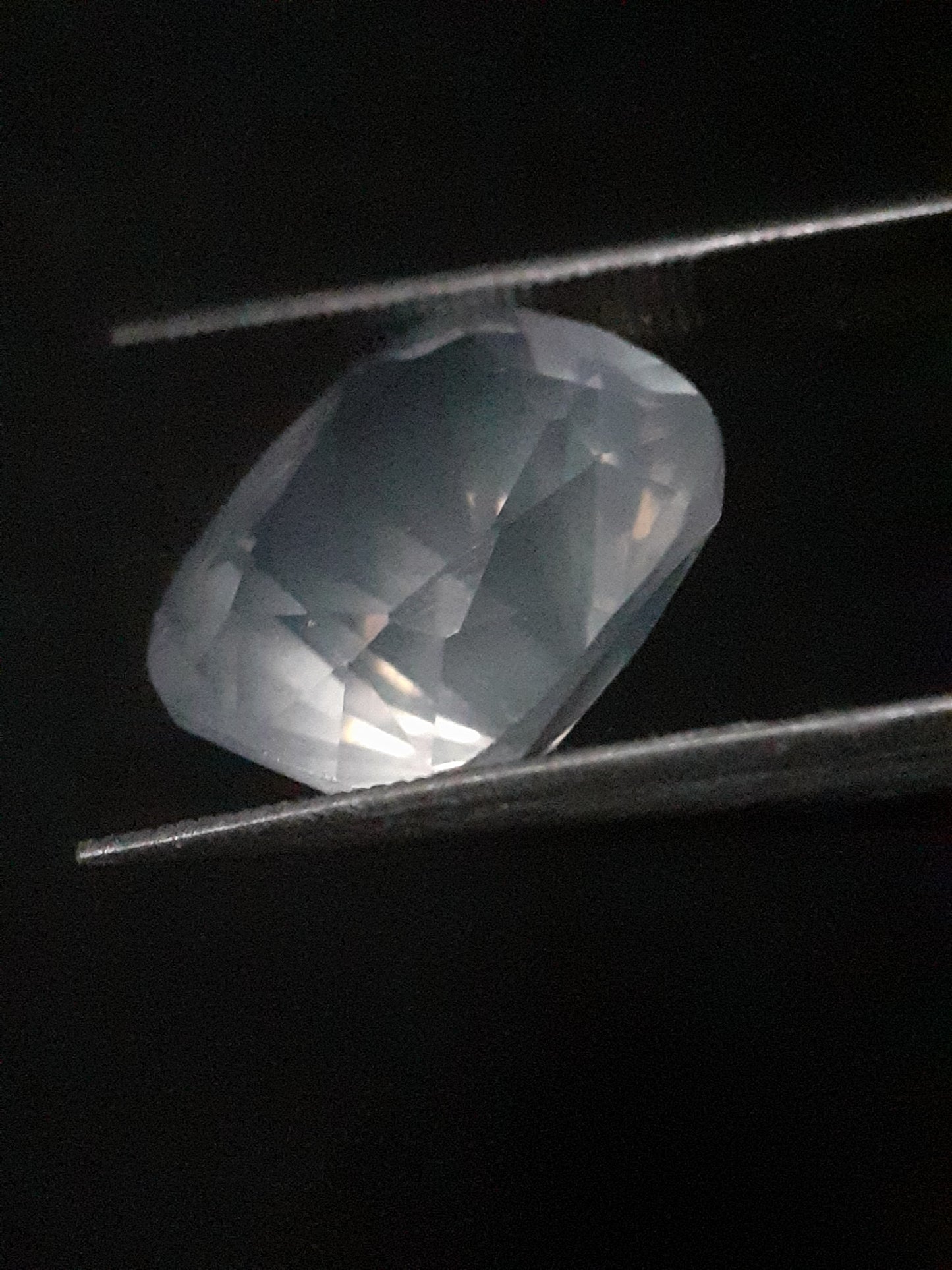 Natural Moonstone faceted - slight bluish adularescence - 6.393 ct - Cushion - Natural Gems Belgium