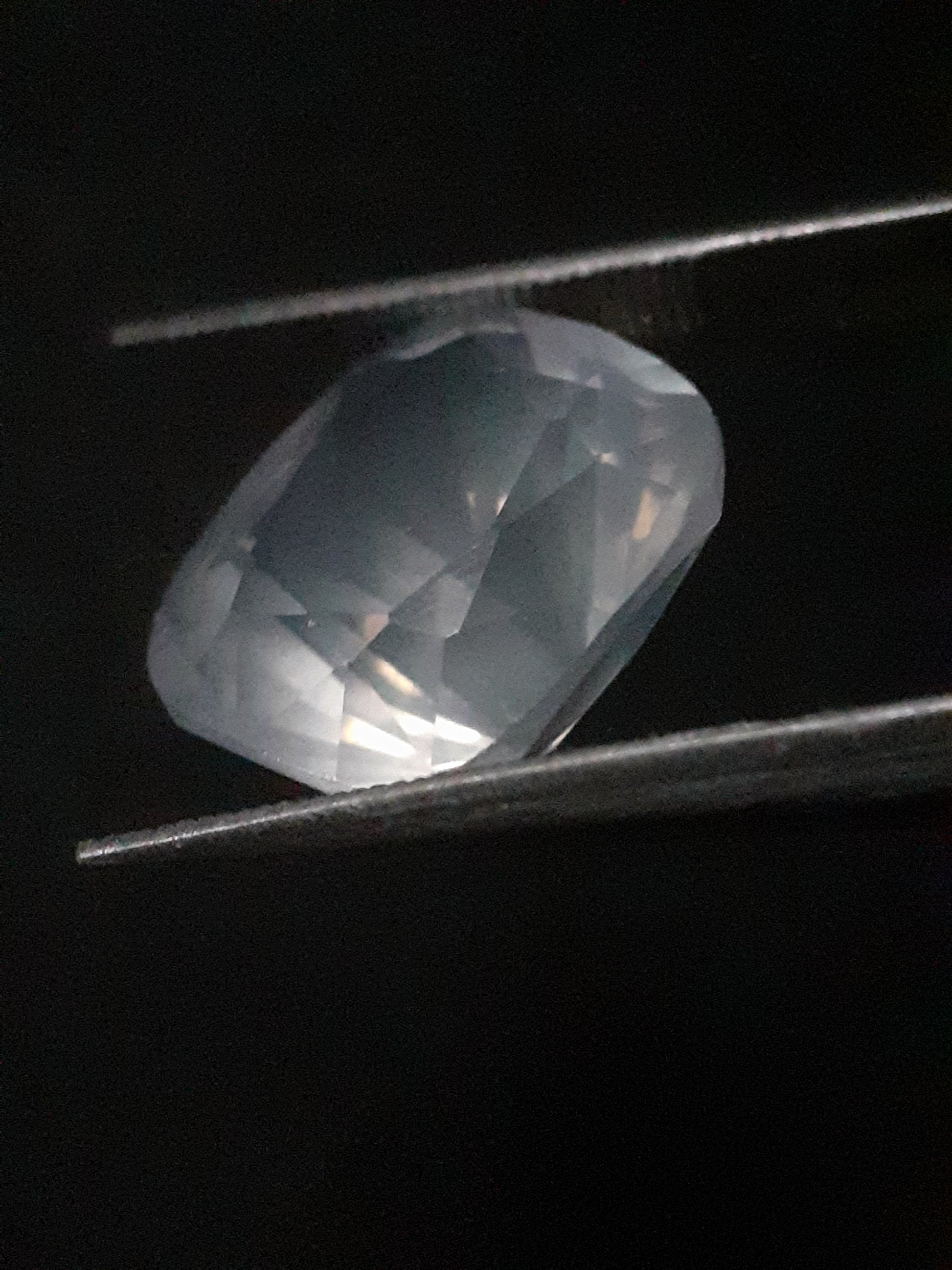 Natural Moonstone faceted - slight bluish adularescence - 6.393 ct - Cushion - Natural Gems Belgium