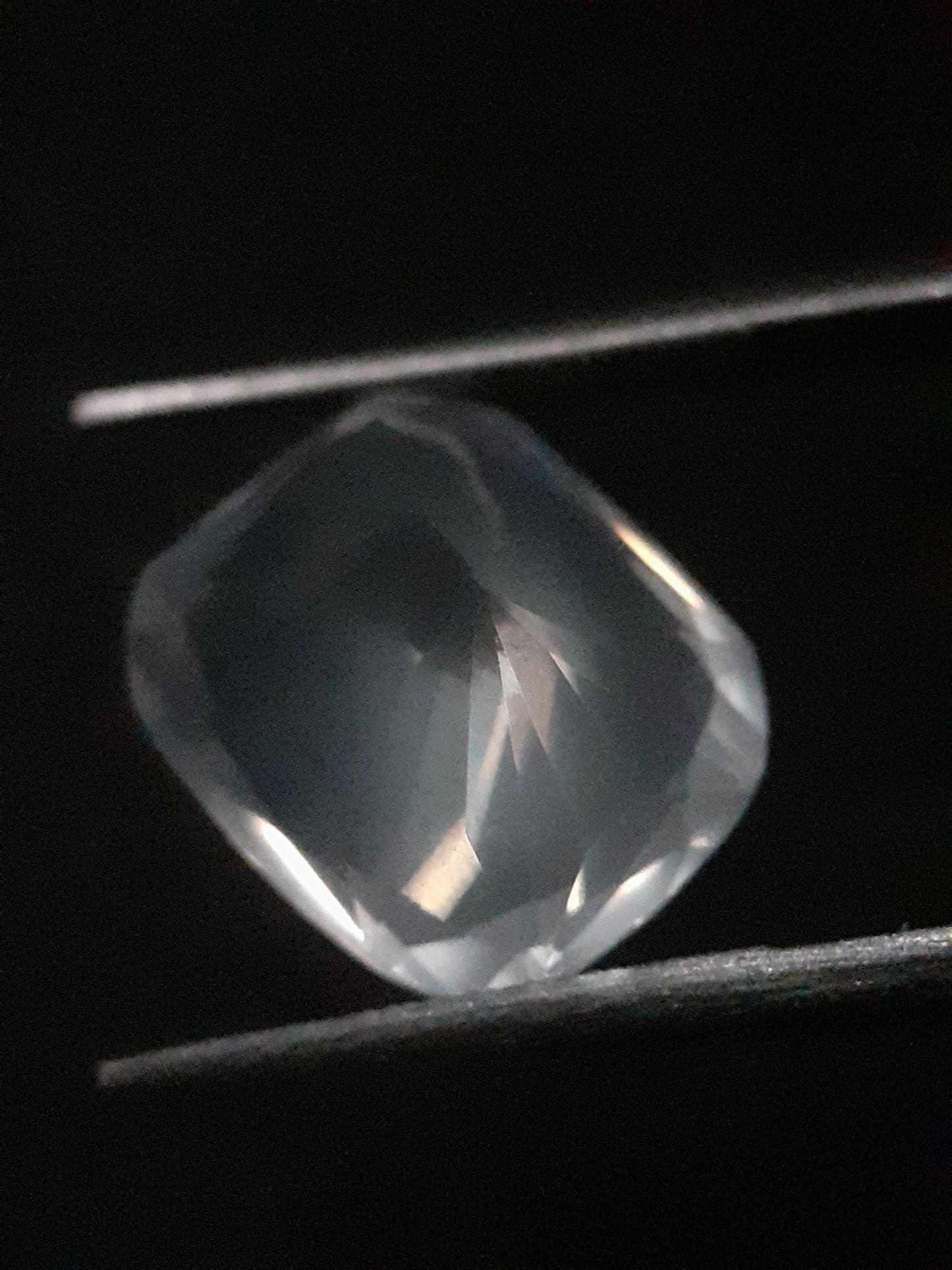 Natural Moonstone faceted - slight bluish adularescence - 6.393 ct - Cushion - Natural Gems Belgium