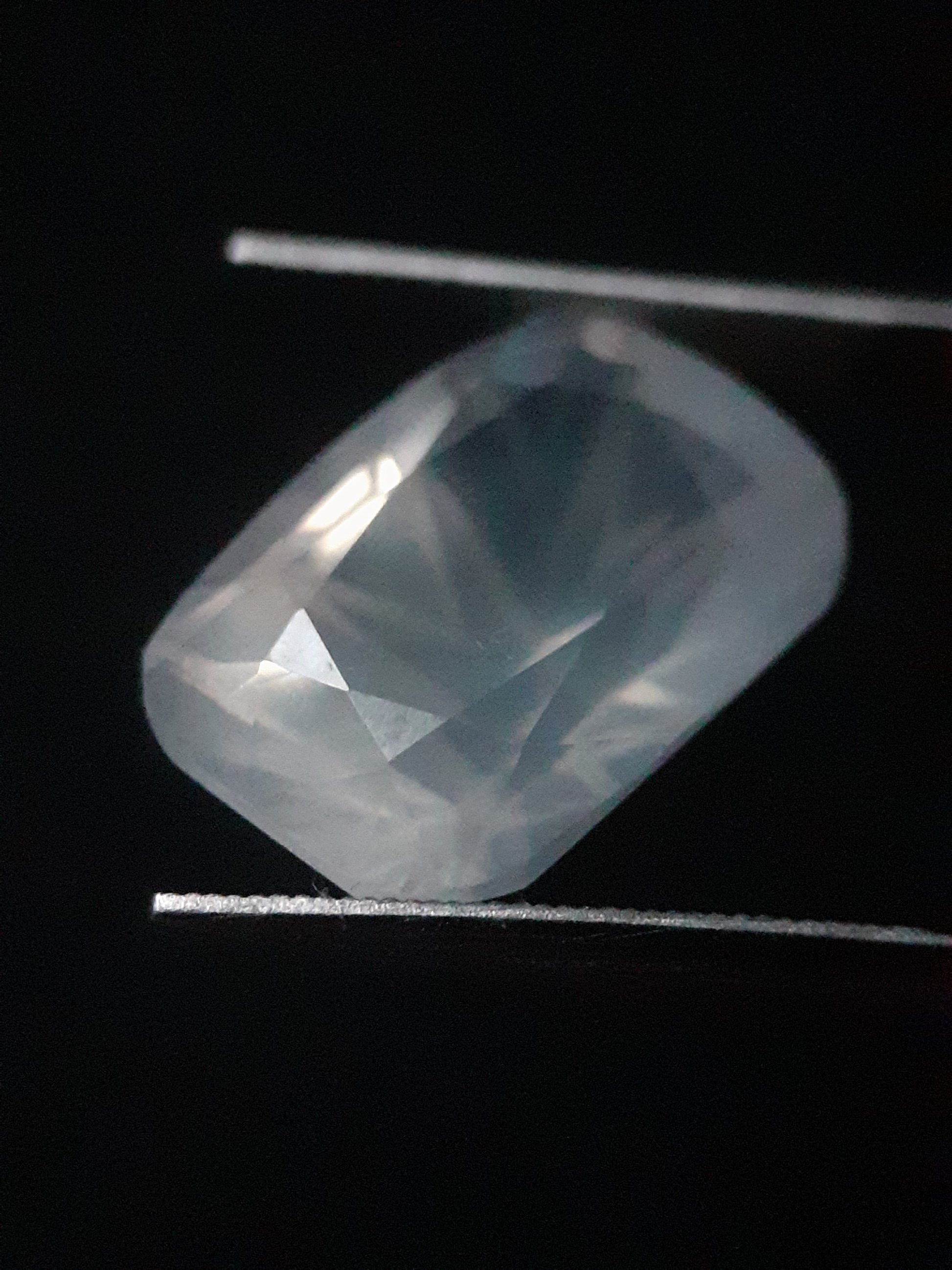 Natural Moonstone faceted - very slight bluish adularescence - 6.315 ct - Cushion - Natural Gems Belgium