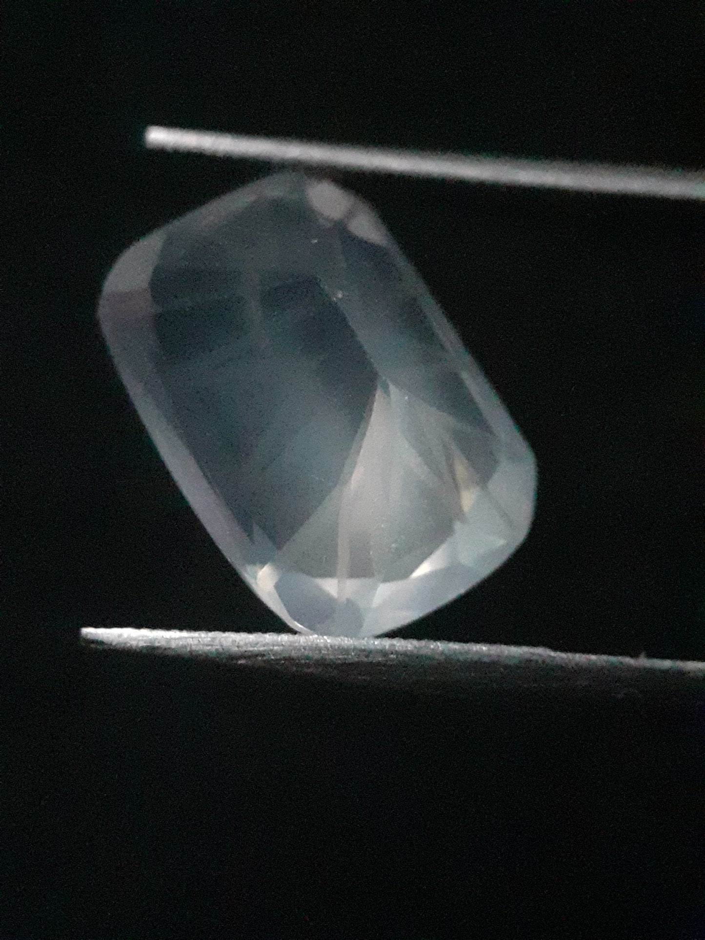 Natural Moonstone faceted - very slight bluish adularescence - 6.315 ct - Cushion - Natural Gems Belgium