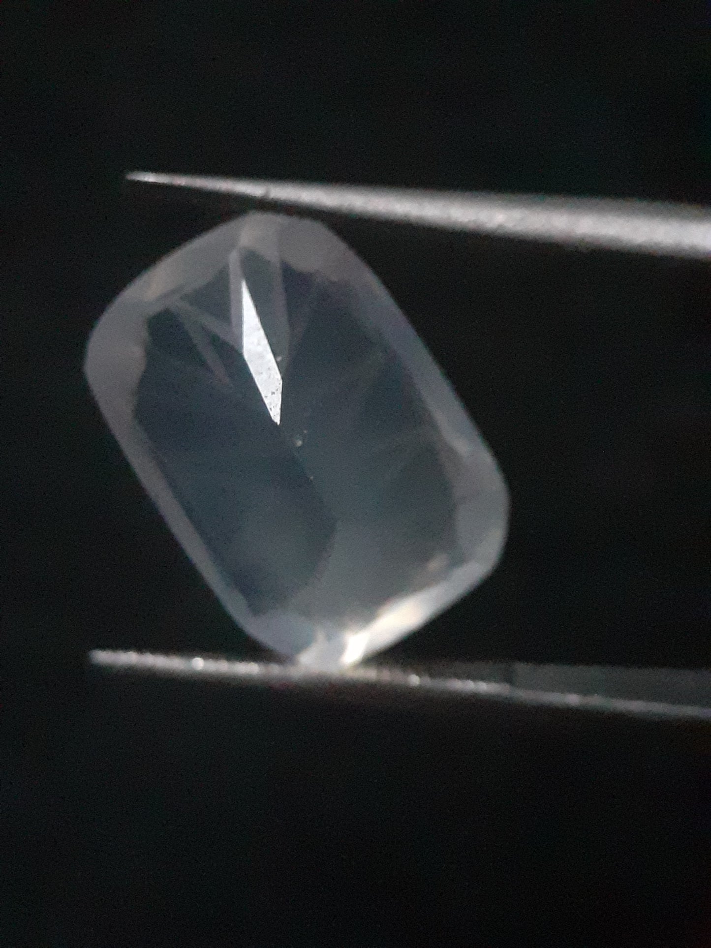 Natural Moonstone faceted - very slight bluish adularescence - 6.315 ct - Cushion - Natural Gems Belgium