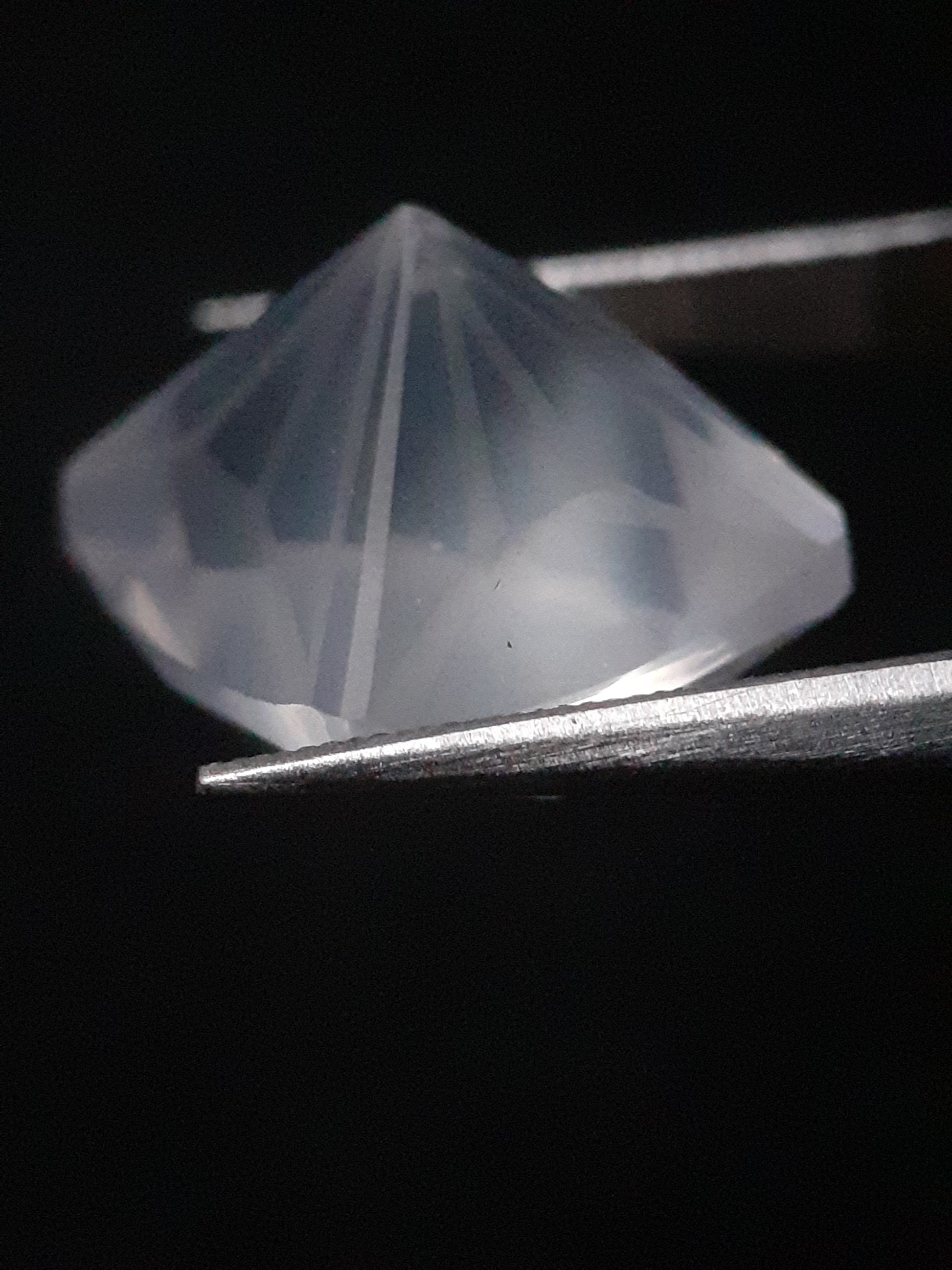 Natural Moonstone faceted - very slight bluish adularescence - 9.278 ct - square cushion - Natural Gems Belgium