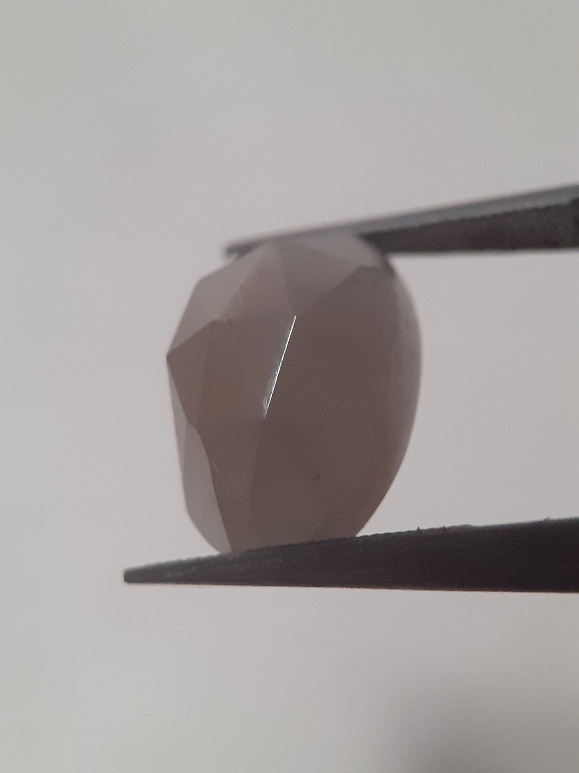 Natural Moonstone faceted - peach moonstone - 4.985 ct - oval - rose cut - Natural Gems Belgium