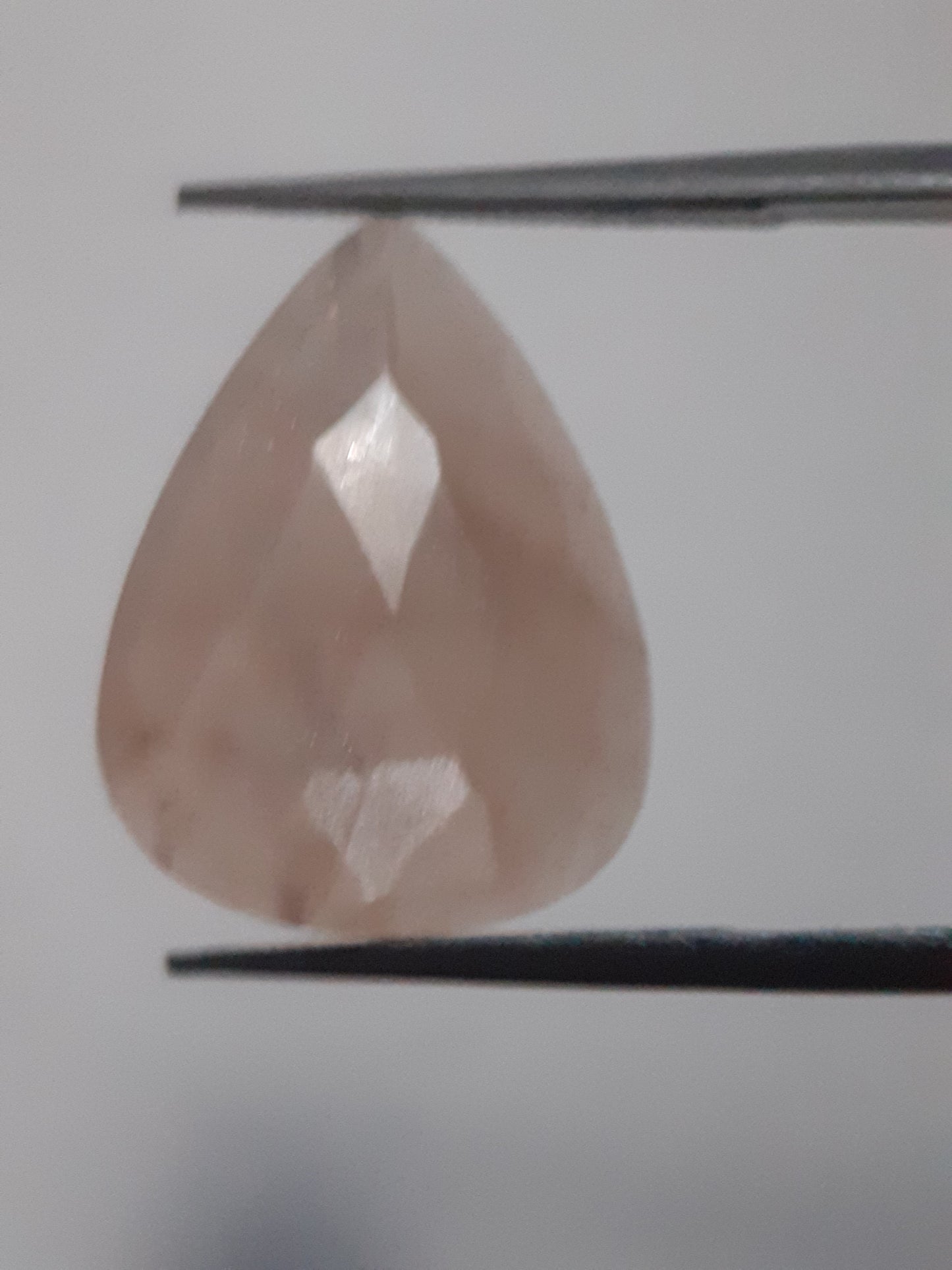 Natural Moonstone faceted - peach moonstone - 6.004 ct - pear - rose cut - Natural Gems Belgium