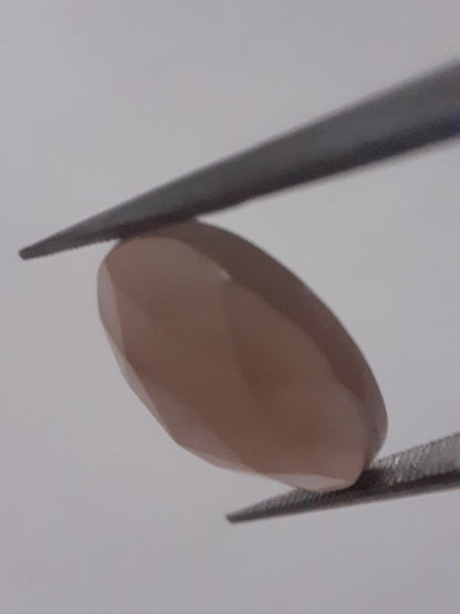 Natural Moonstone faceted - peach moonstone - 4.508 ct - oval - rose cut - Natural Gems Belgium