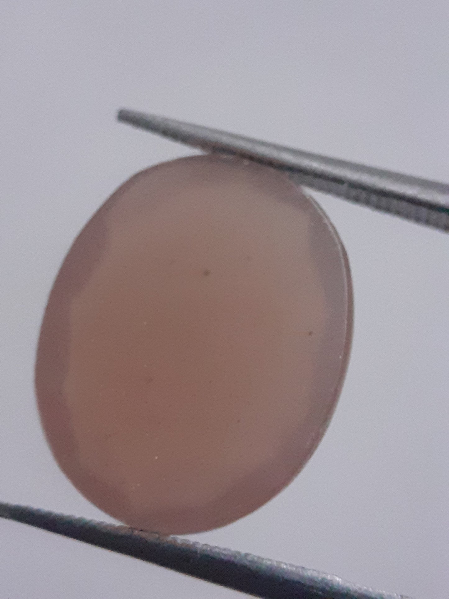 Natural Moonstone faceted - peach moonstone - 5.419 ct - oval - rose cut - Natural Gems Belgium