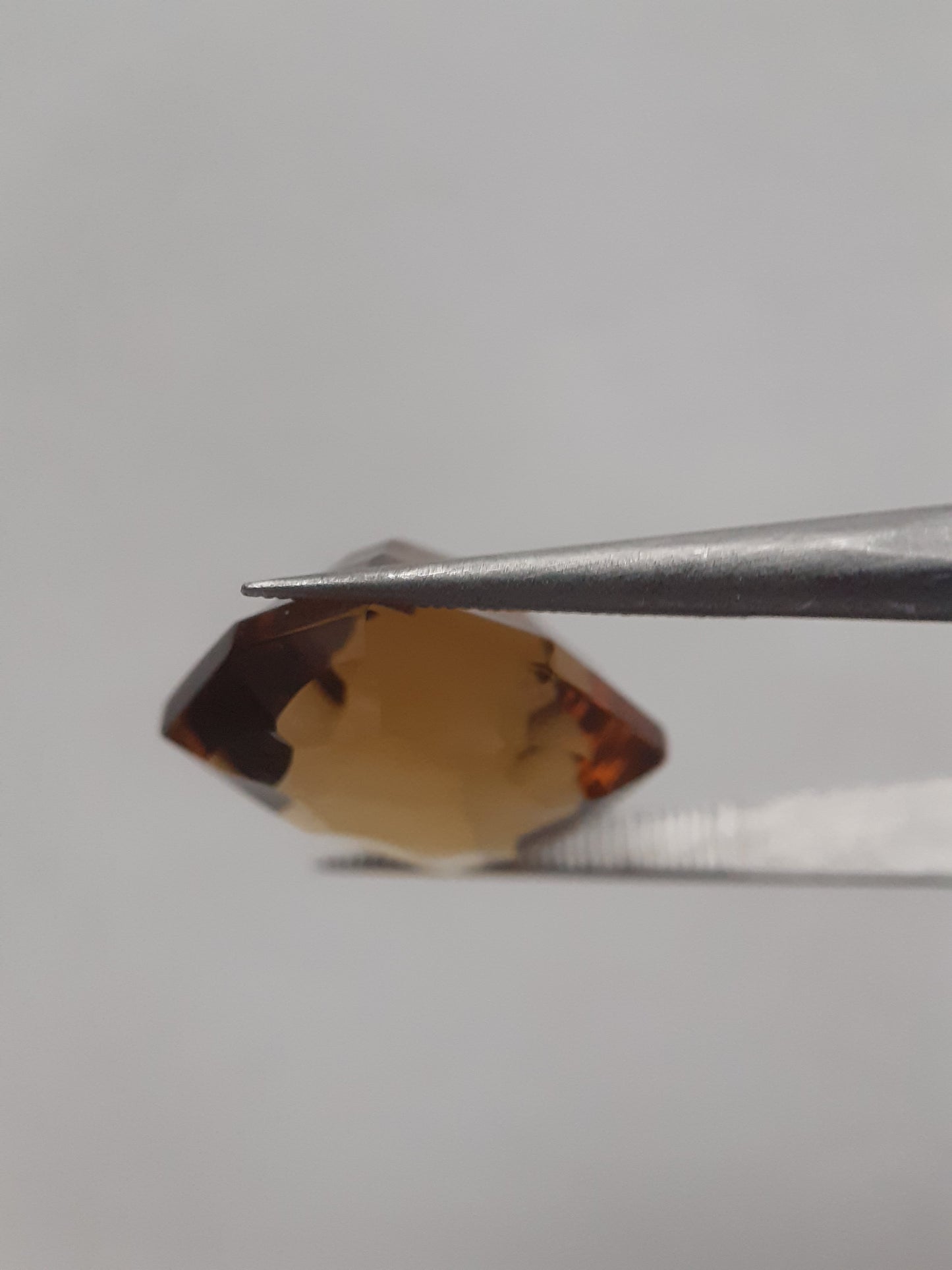 Natural honey color Citrine - 8.339 ct - hexagon - unheated - certified natural - Natural Gems Belgium