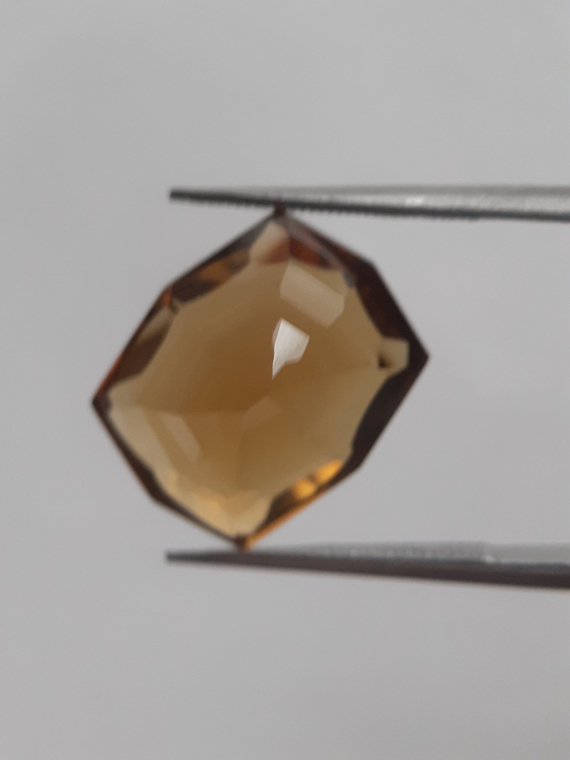 Natural honey color Citrine - 8.339 ct - hexagon - unheated - certified natural - Natural Gems Belgium