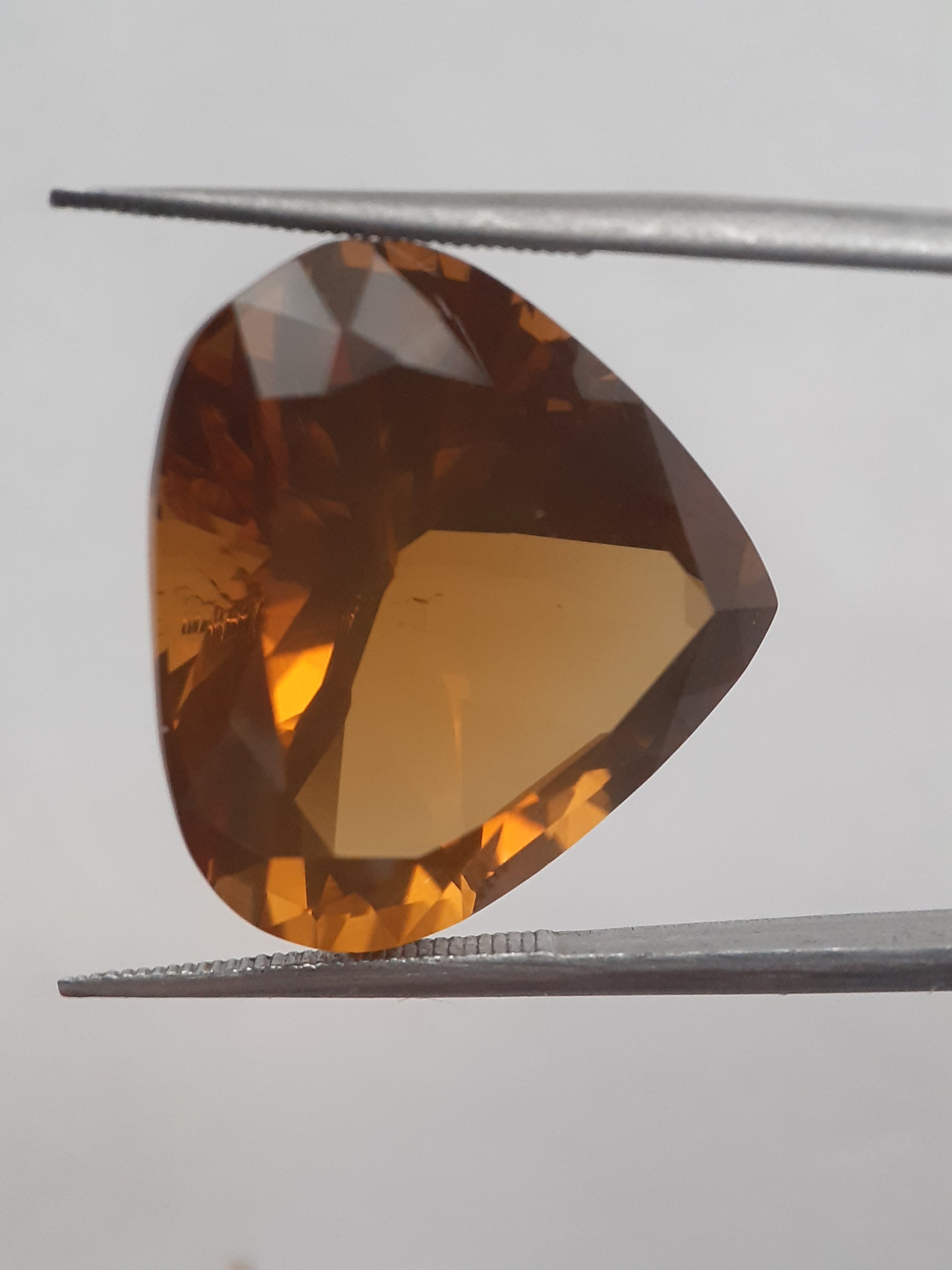 Natural honey color Citrine - 18.295 ct - pear - unheated - Natural Gems Belgium