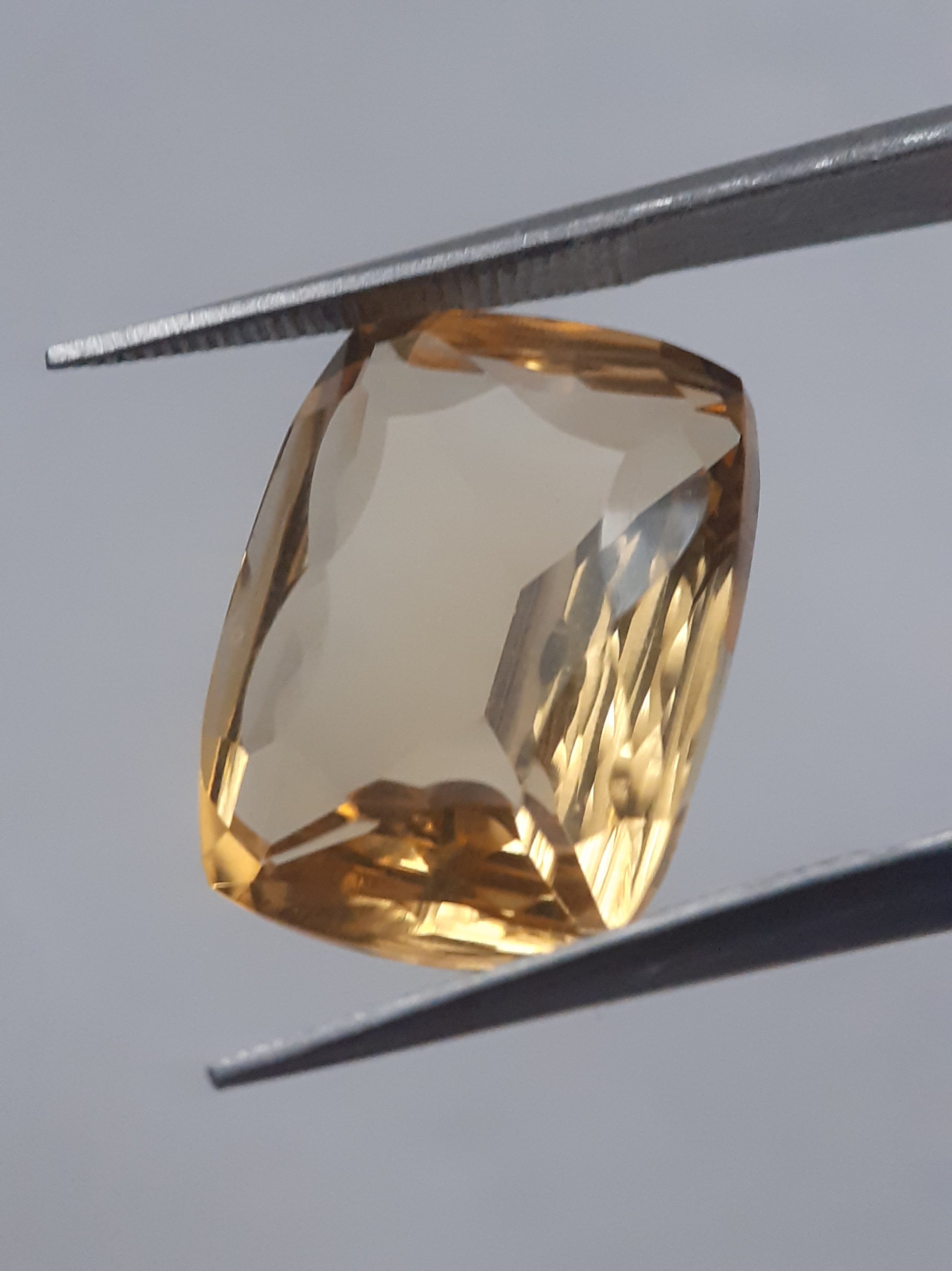 Natural sunlight yellow Citrine - 7.134 ct - cushion - unheated - Natural Gems Belgium