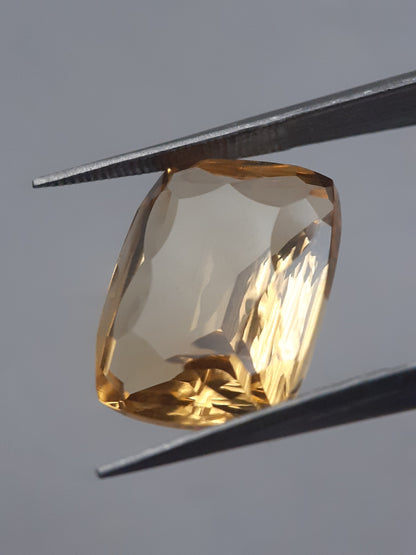 Natural sunlight yellow Citrine - 7.134 ct - cushion - unheated - Natural Gems Belgium