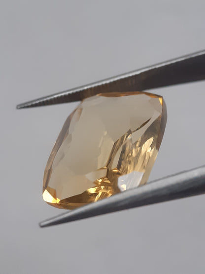 Natural sunlight yellow Citrine - 7.134 ct - cushion - unheated - Natural Gems Belgium