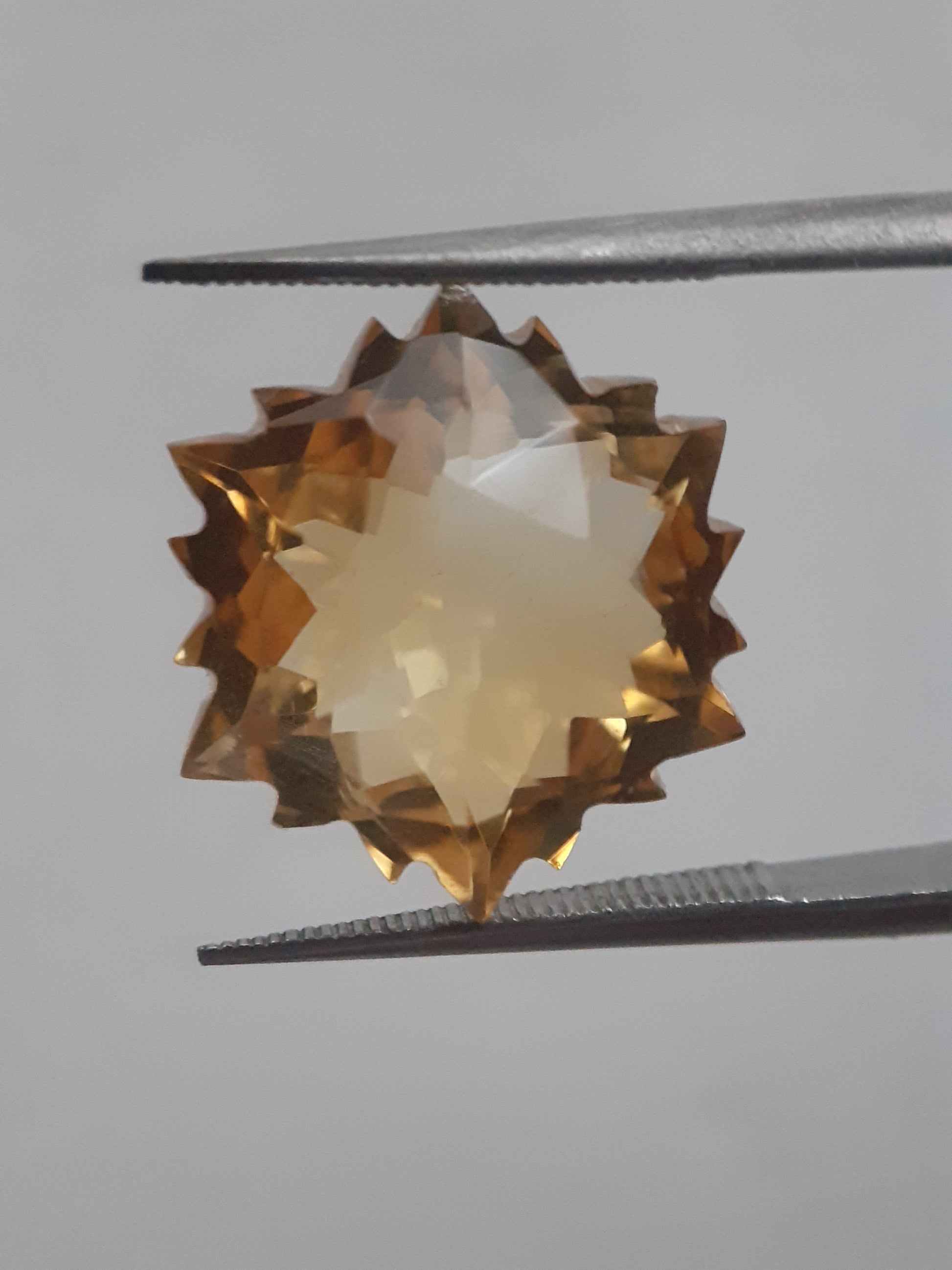 Natural light yellow Citrine - 9.990 ct - hexagon - unheated - Natural Gems Belgium