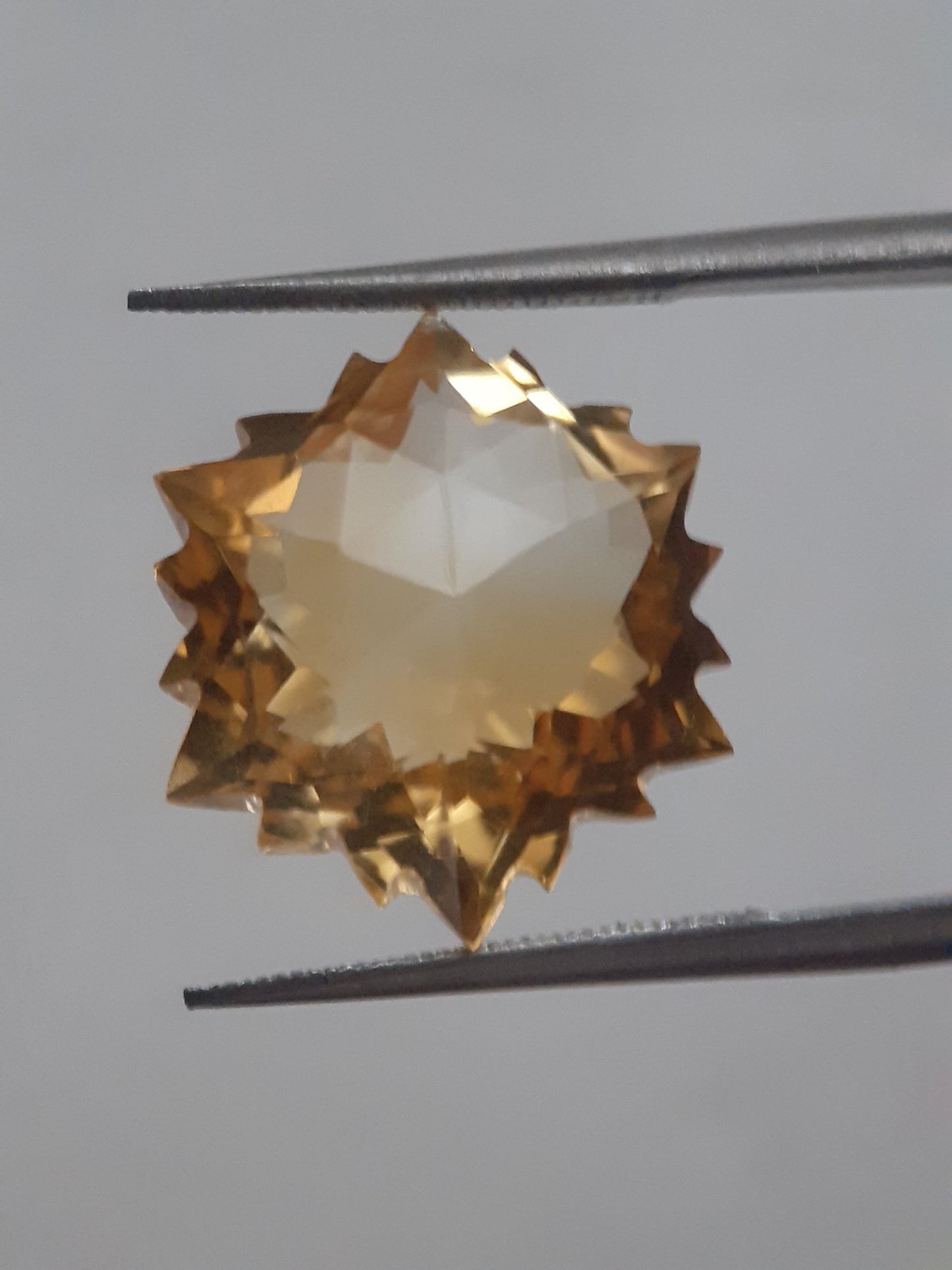 Natural light yellow Citrine - 9.990 ct - hexagon - unheated - Natural Gems Belgium