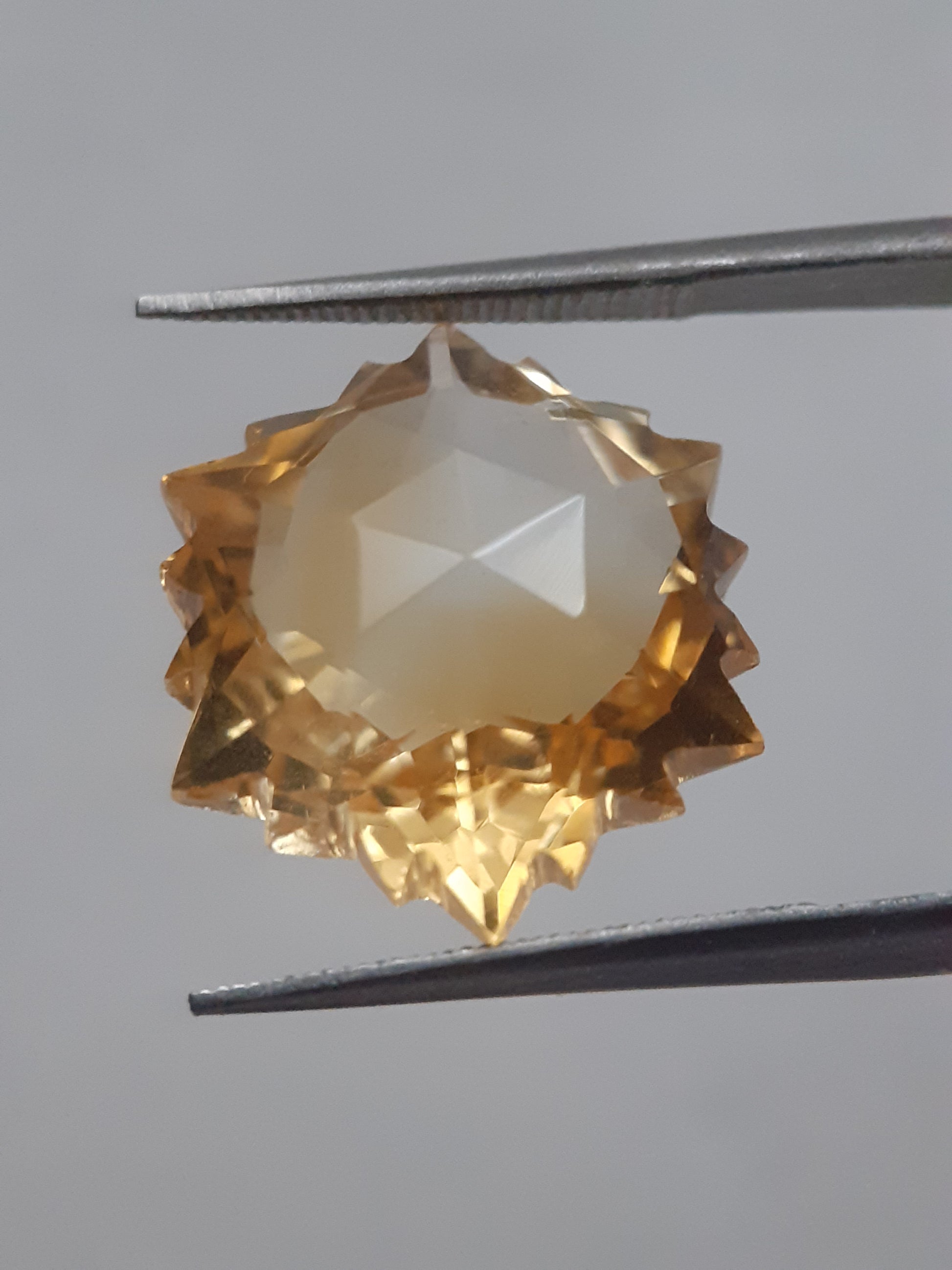 Natural light yellow Citrine - 9.990 ct - hexagon - unheated - Natural Gems Belgium