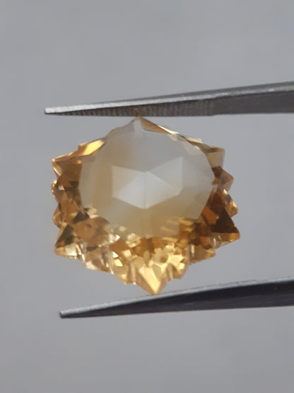 Natural light yellow Citrine - 9.990 ct - hexagon - unheated - Natural Gems Belgium