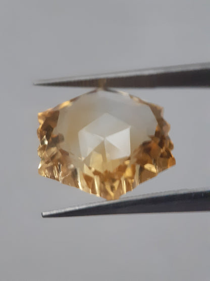 Natural light yellow Citrine - 9.990 ct - hexagon - unheated - Natural Gems Belgium